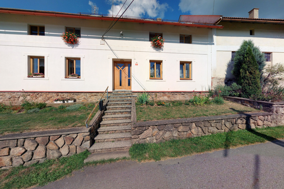 Občerstvení před Lominkou