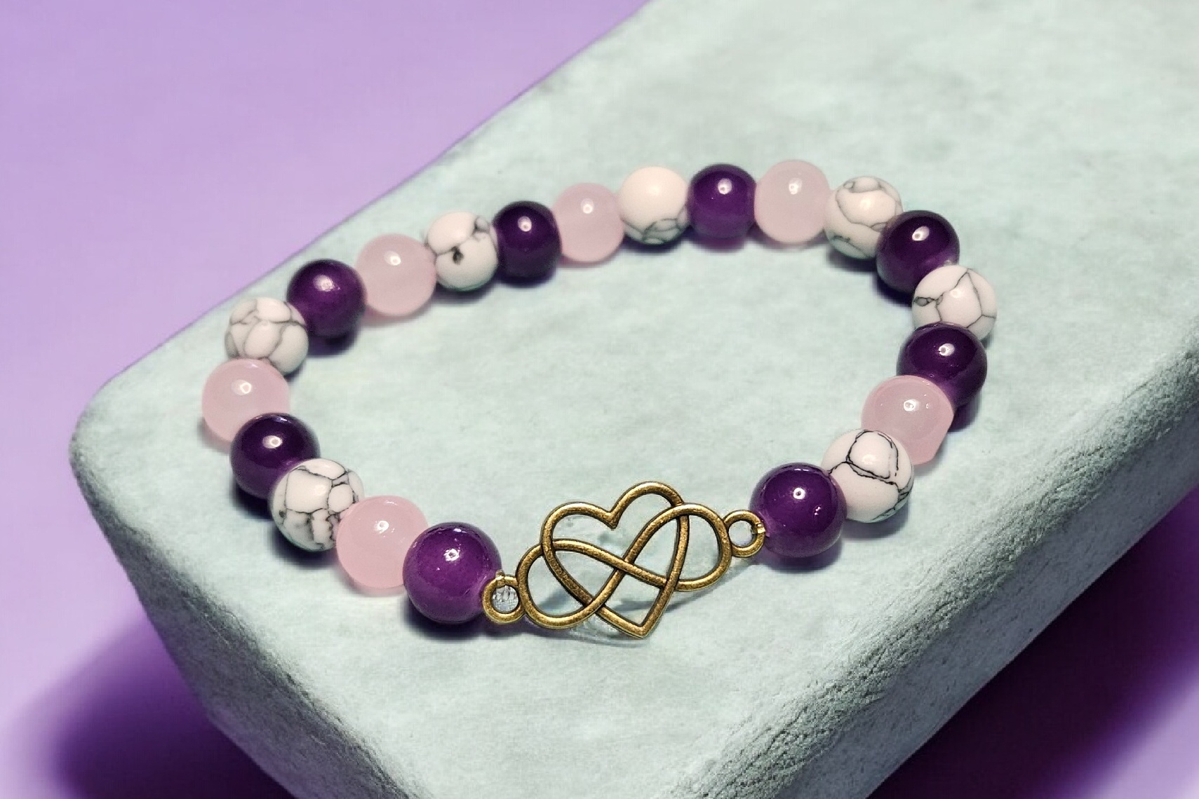 Ručně vyráběné náramky z přírodních kamenů