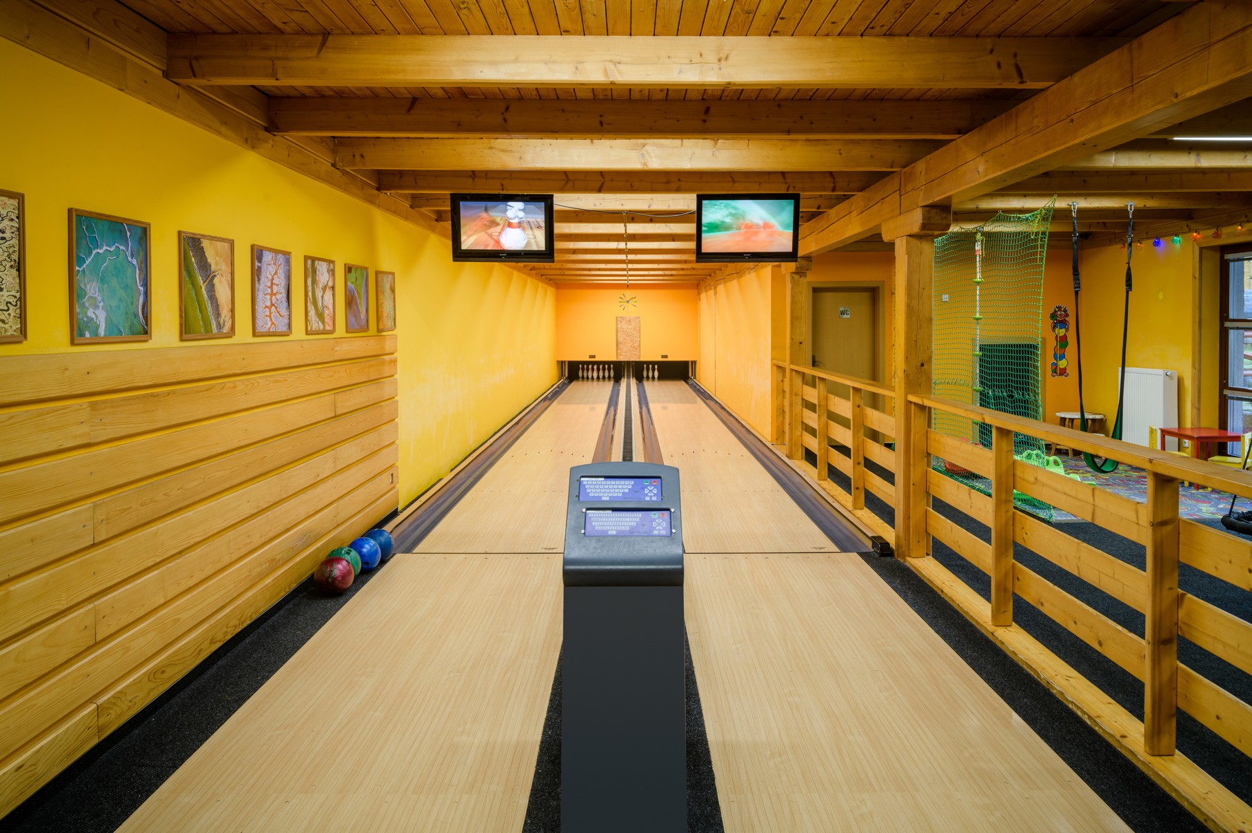 Pronájem bowlingové dráhy v restauraci Skiland