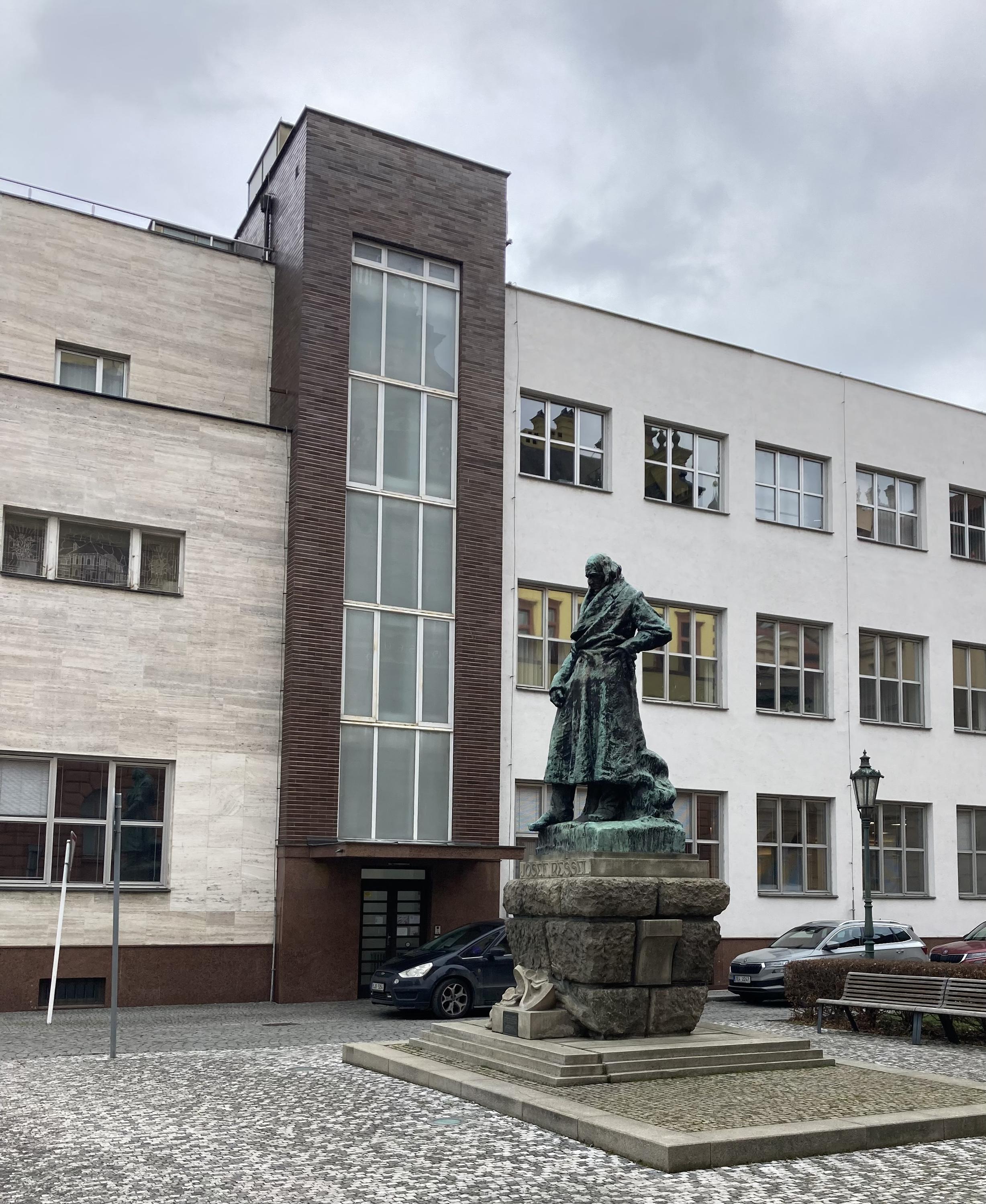 Mgr. Milan Kučera, notář foto 2