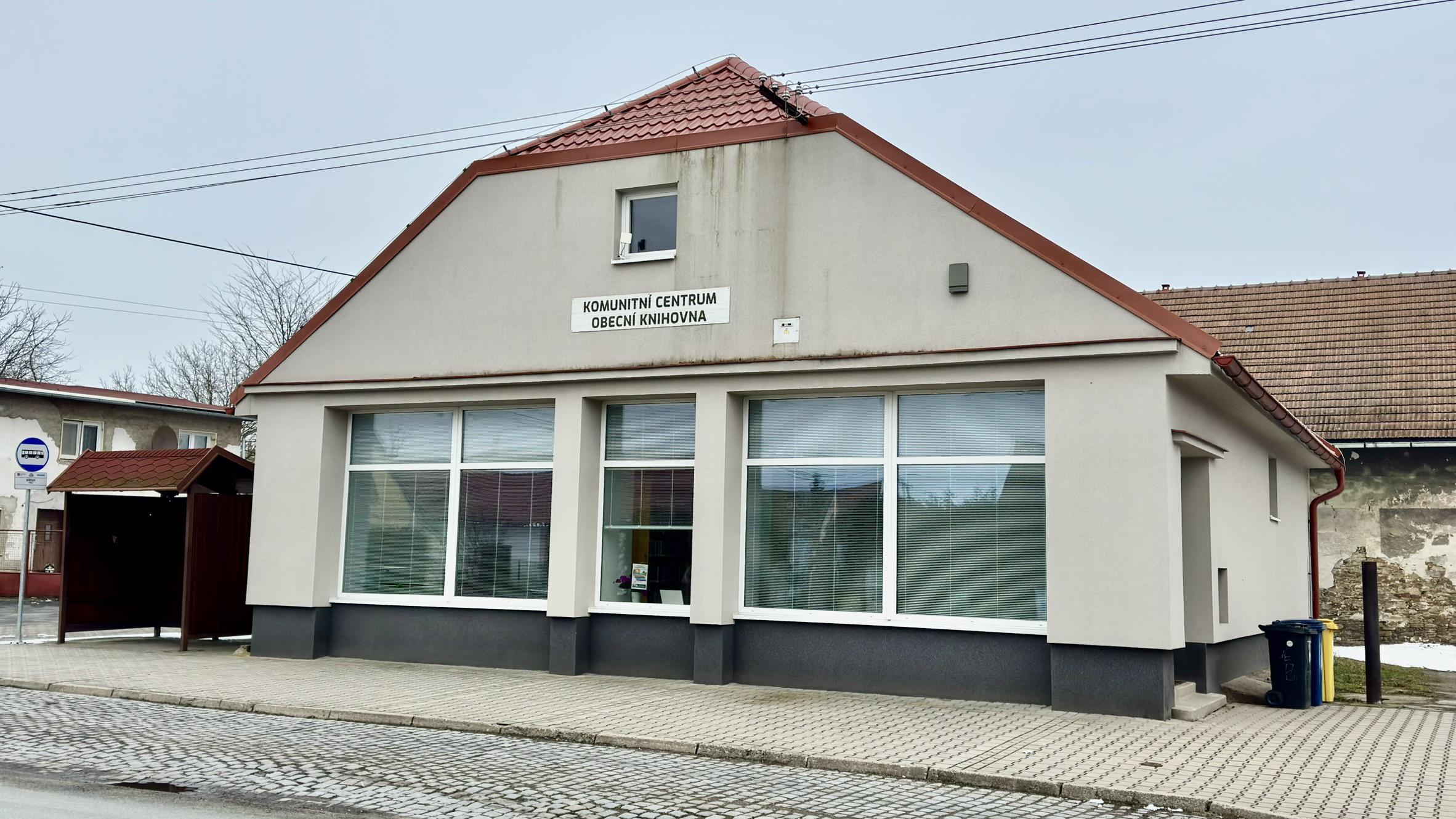 Obecní veřejná knihovna Břehy foto 2