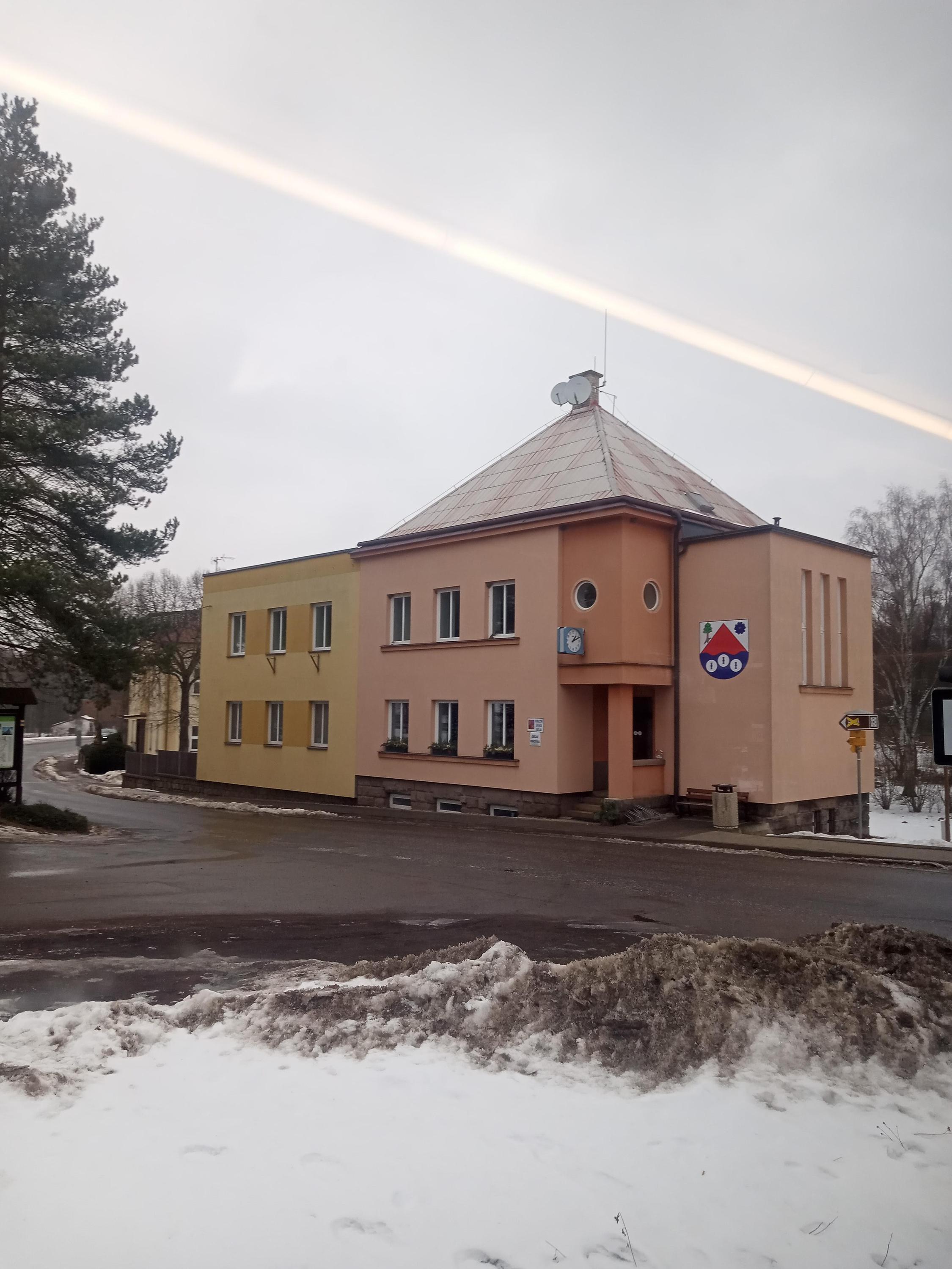 Bělá - obecní úřad foto 3