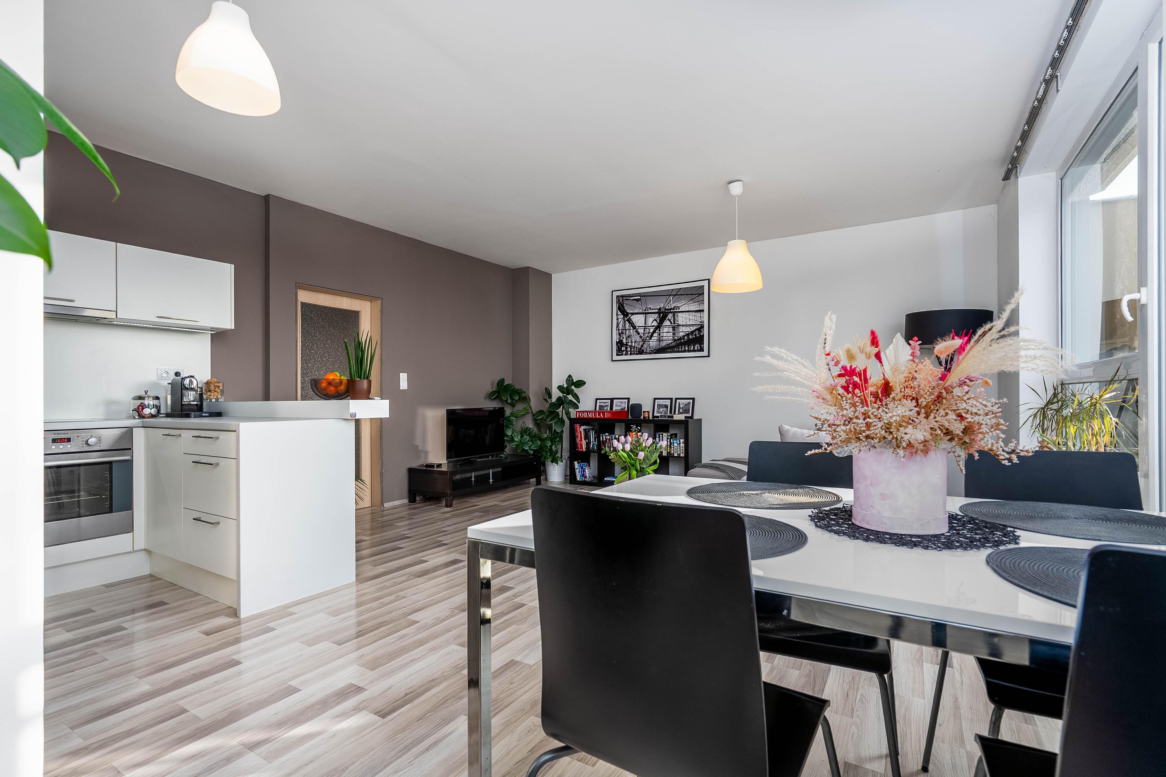 Pronájem bytu 4+kk se 3 terasami a parkováním