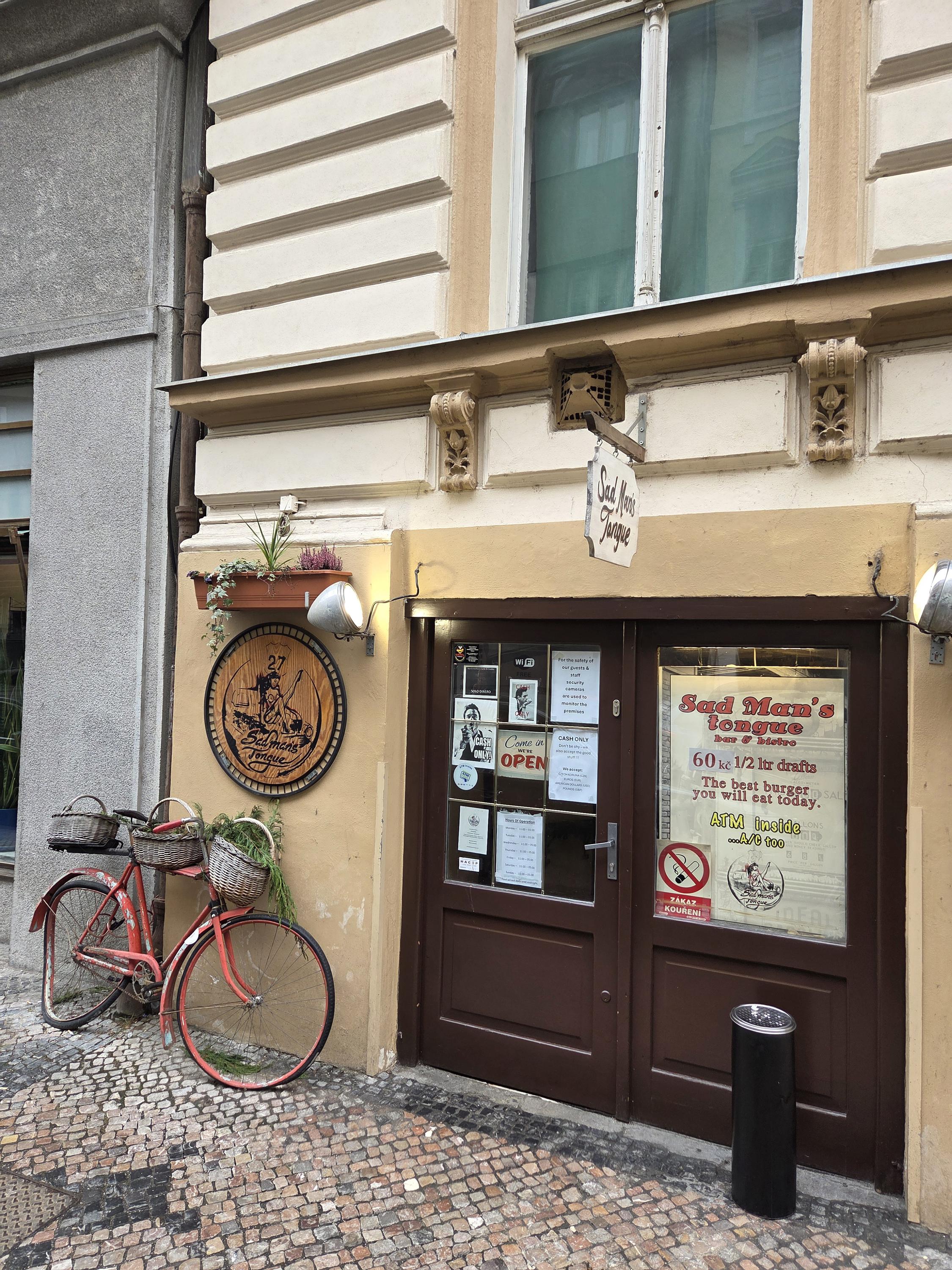 Sad Man's Tongue Bar & Bistro foto 3