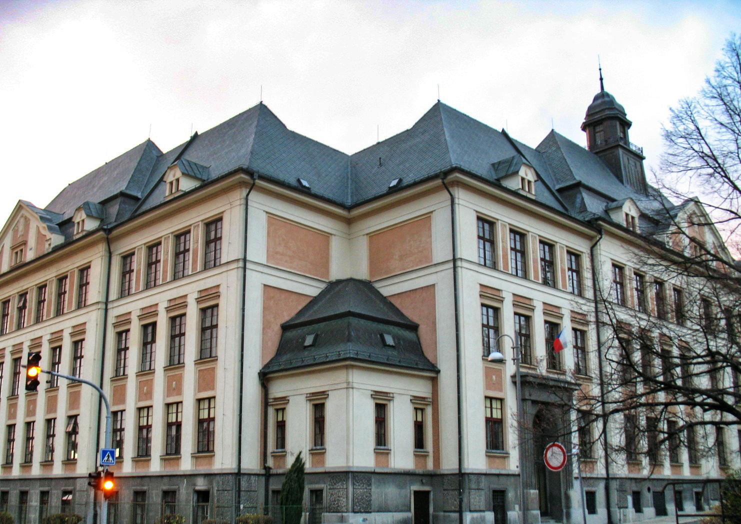 ZŠ Jana Husa a MŠ Písek, Husovo náměstí foto 5