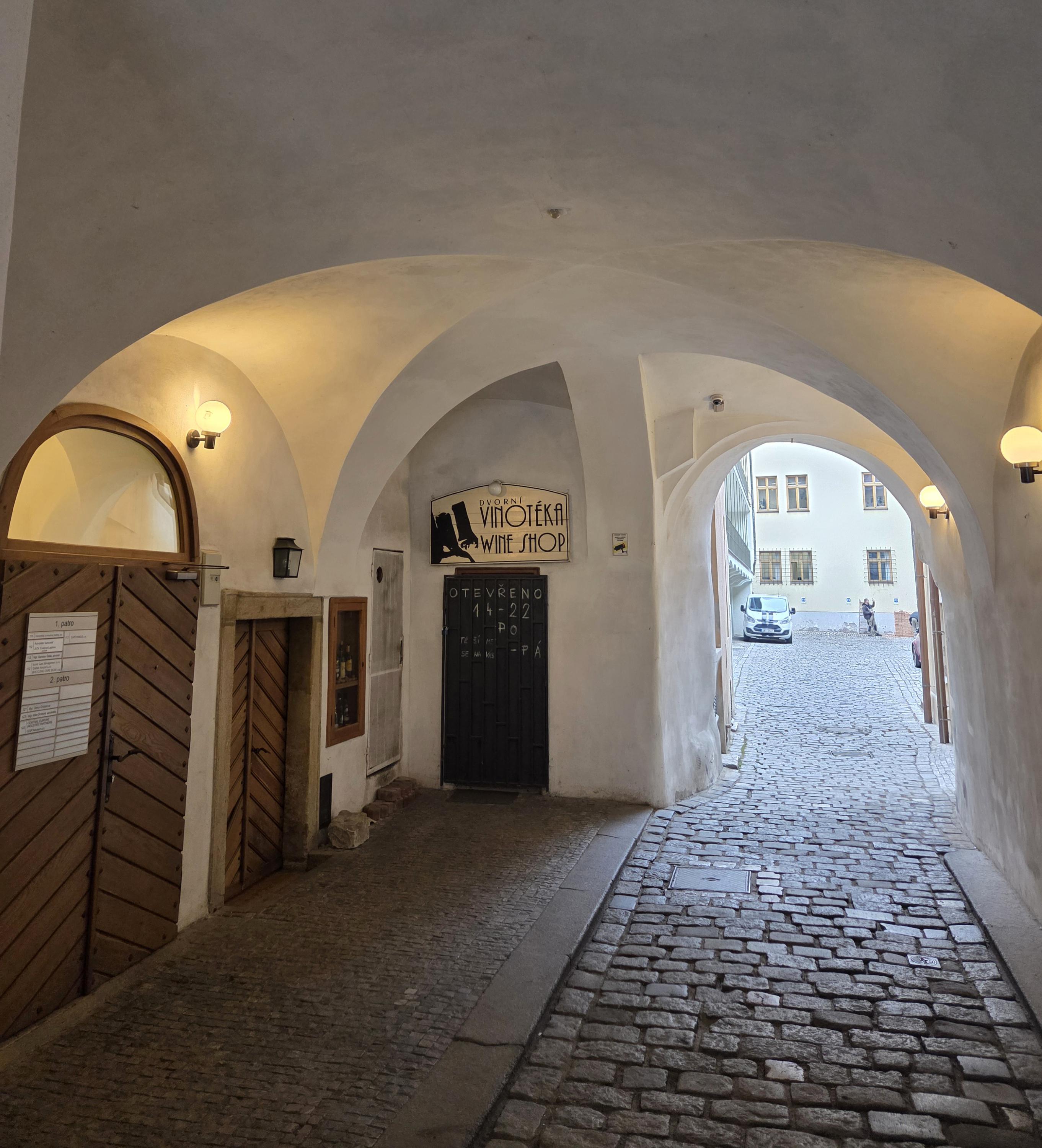 Dvorní vinotéka foto 2