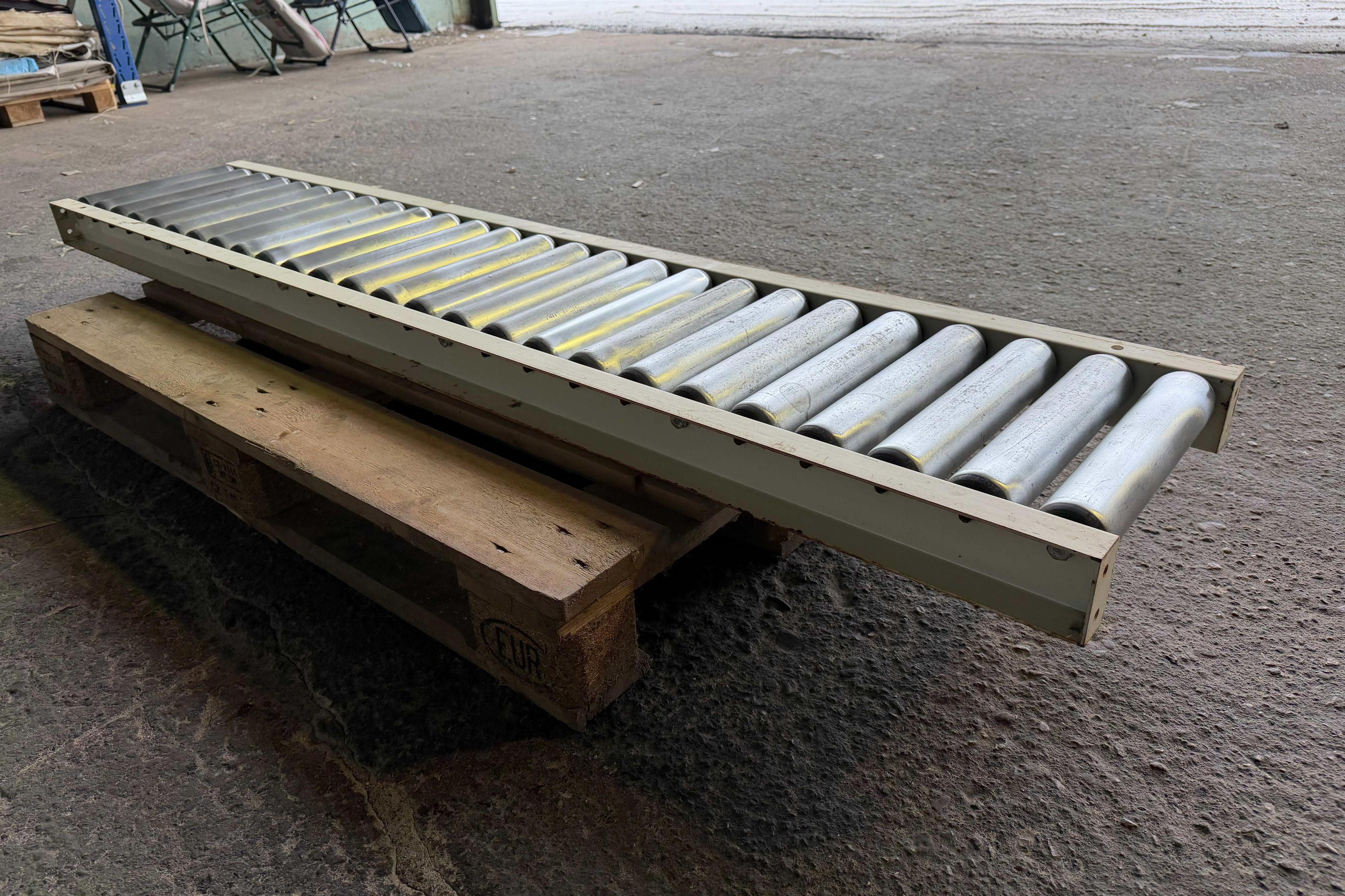 POUŽITÉ REGÁLY - Karel Nesvadba