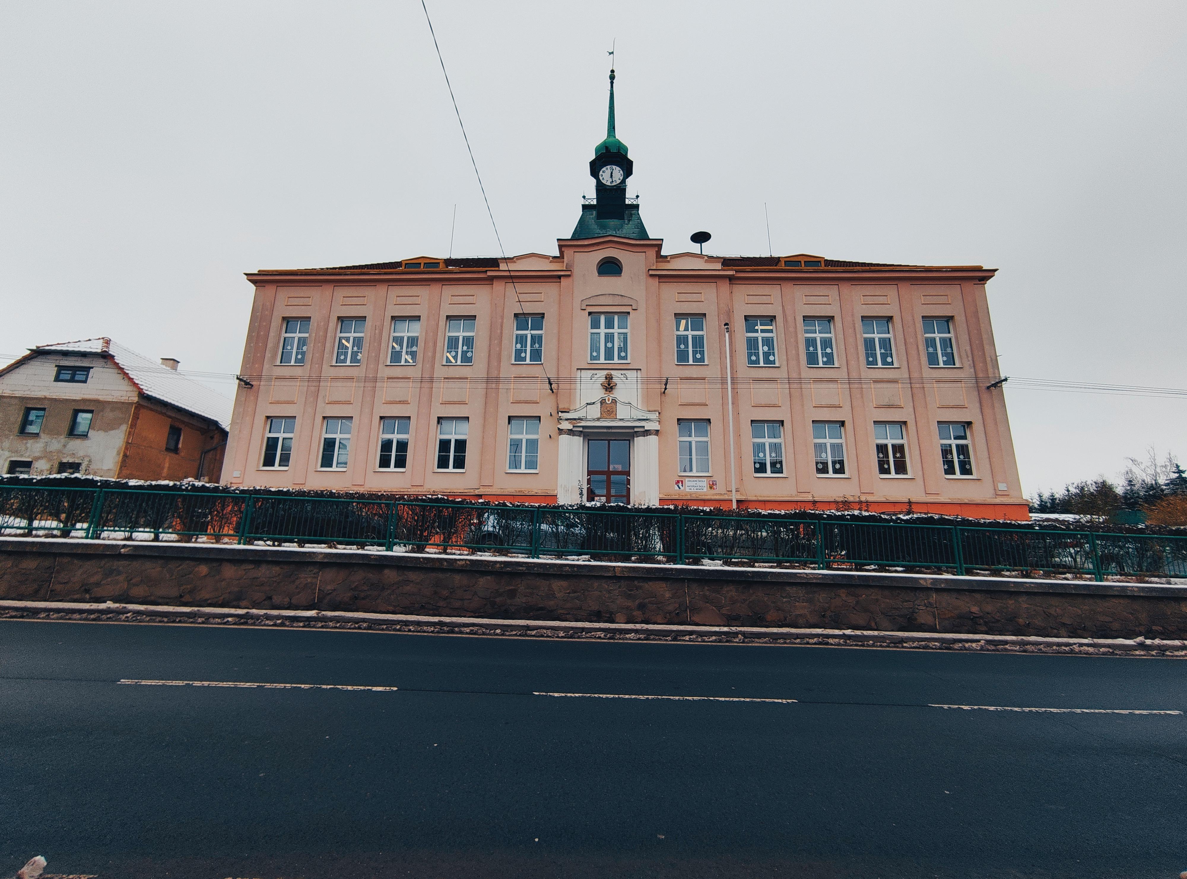 ZŠ a MŠ dr. Eduarda Beneše, Kožlany foto 4