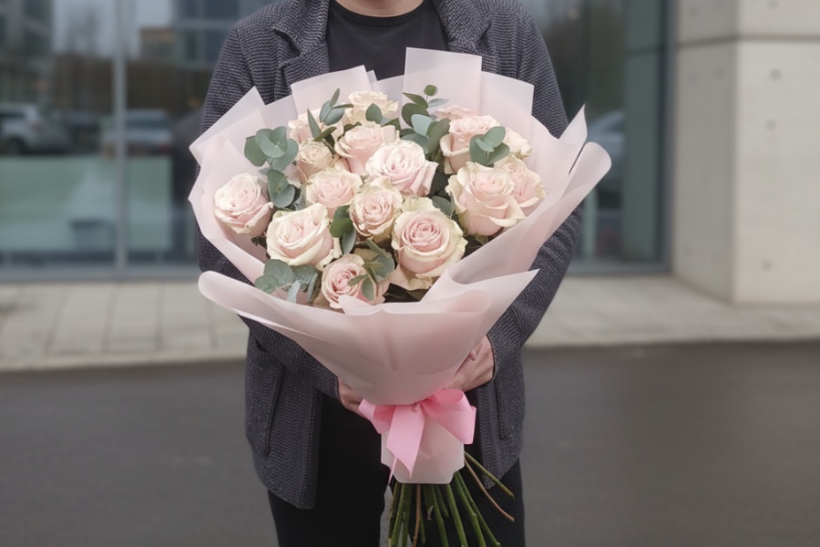 Kytice růžových růží k MDŽ
