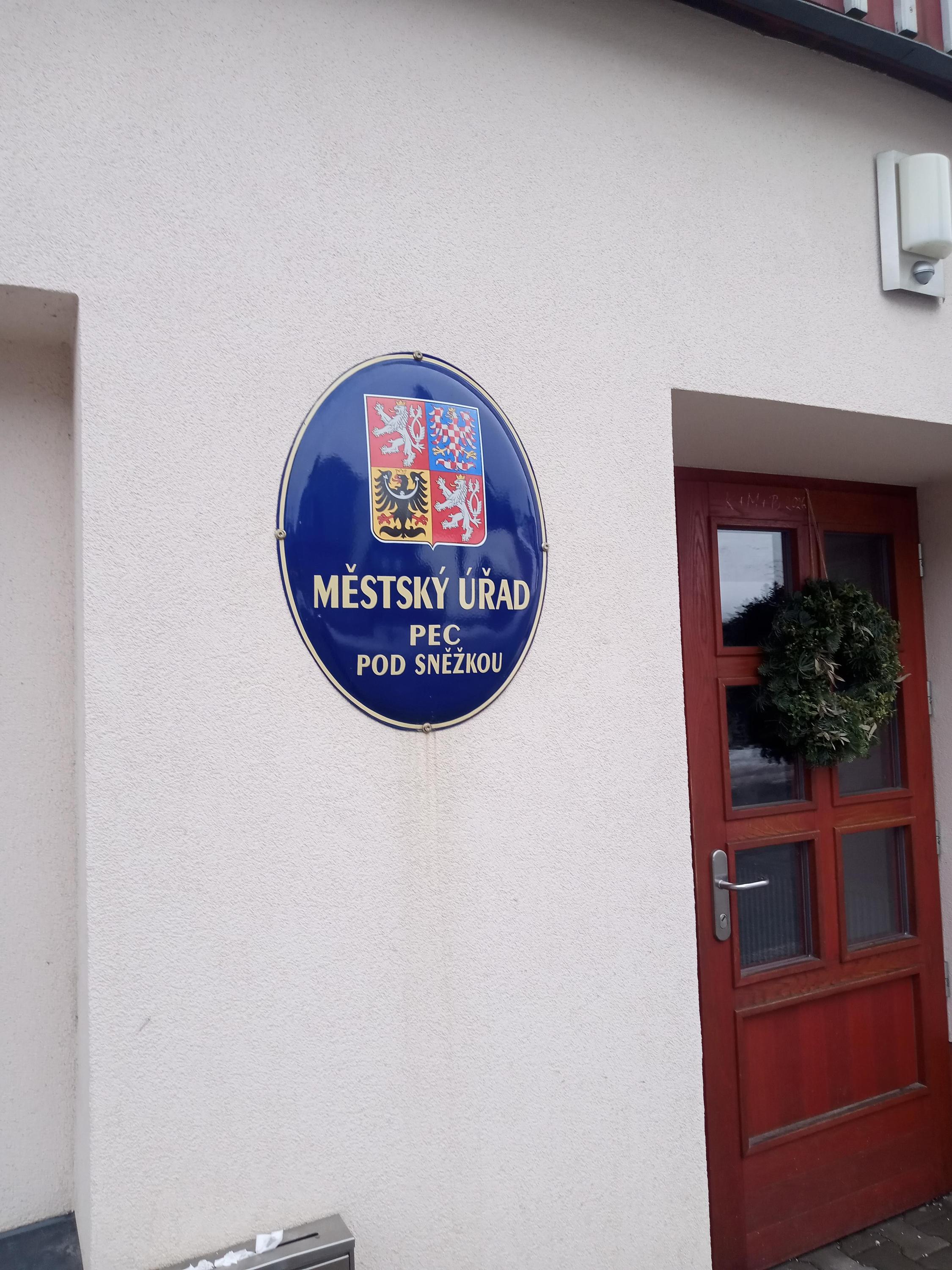 Pec pod Sněžkou - městský úřad foto 6