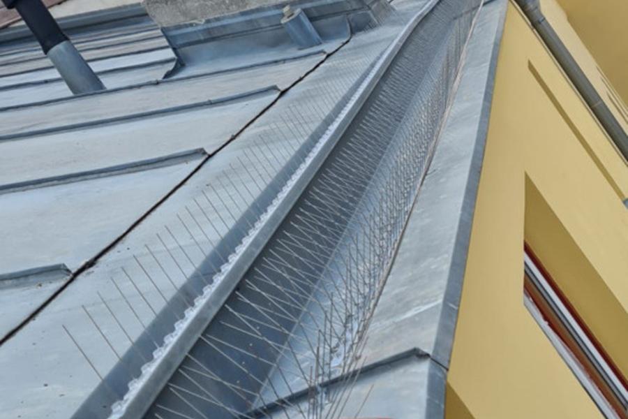 Montáže sítí na fasády, sochy, vstupy do světlíků