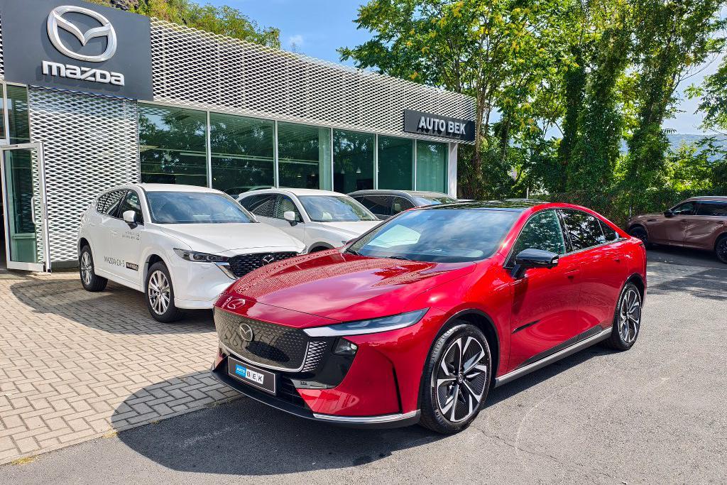 Elektrická Mazda 6e - dokonalý jízdní zážitek
