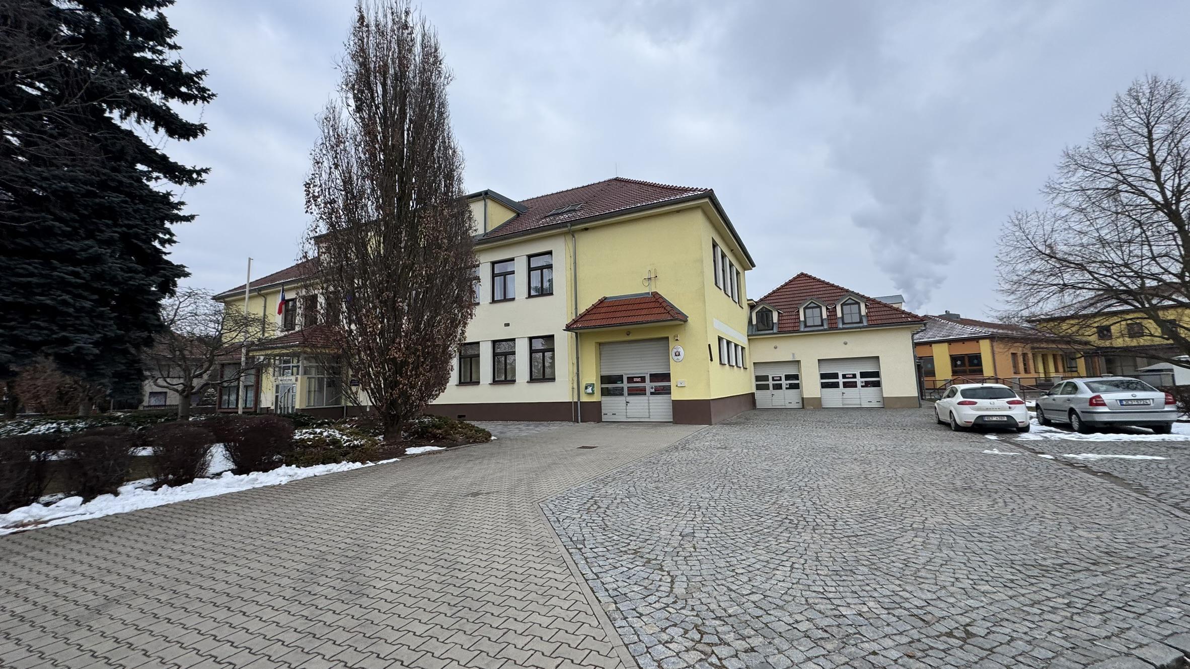 Čeperka - obecní úřad foto 2