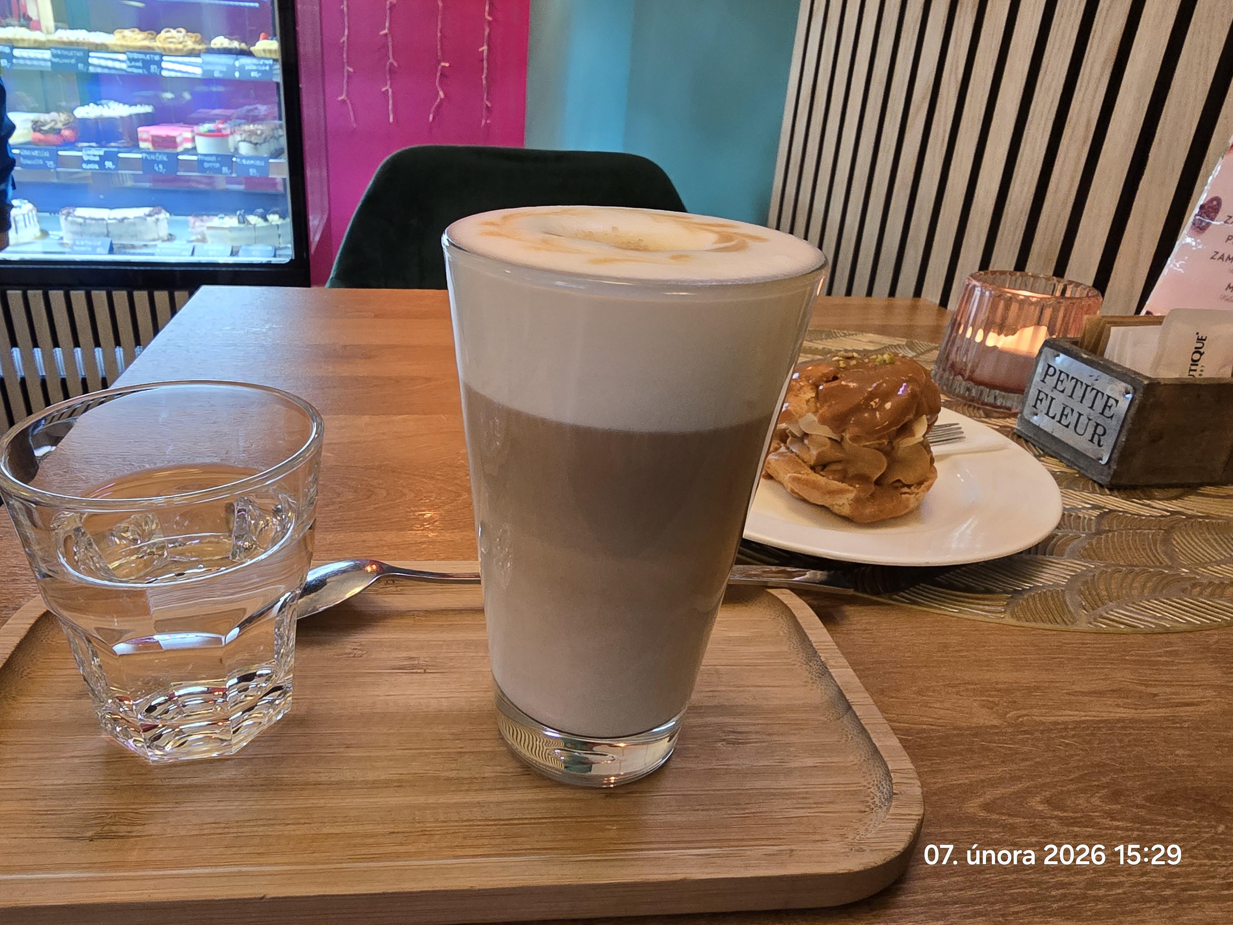 Zákuskárna mňami_by_Kami