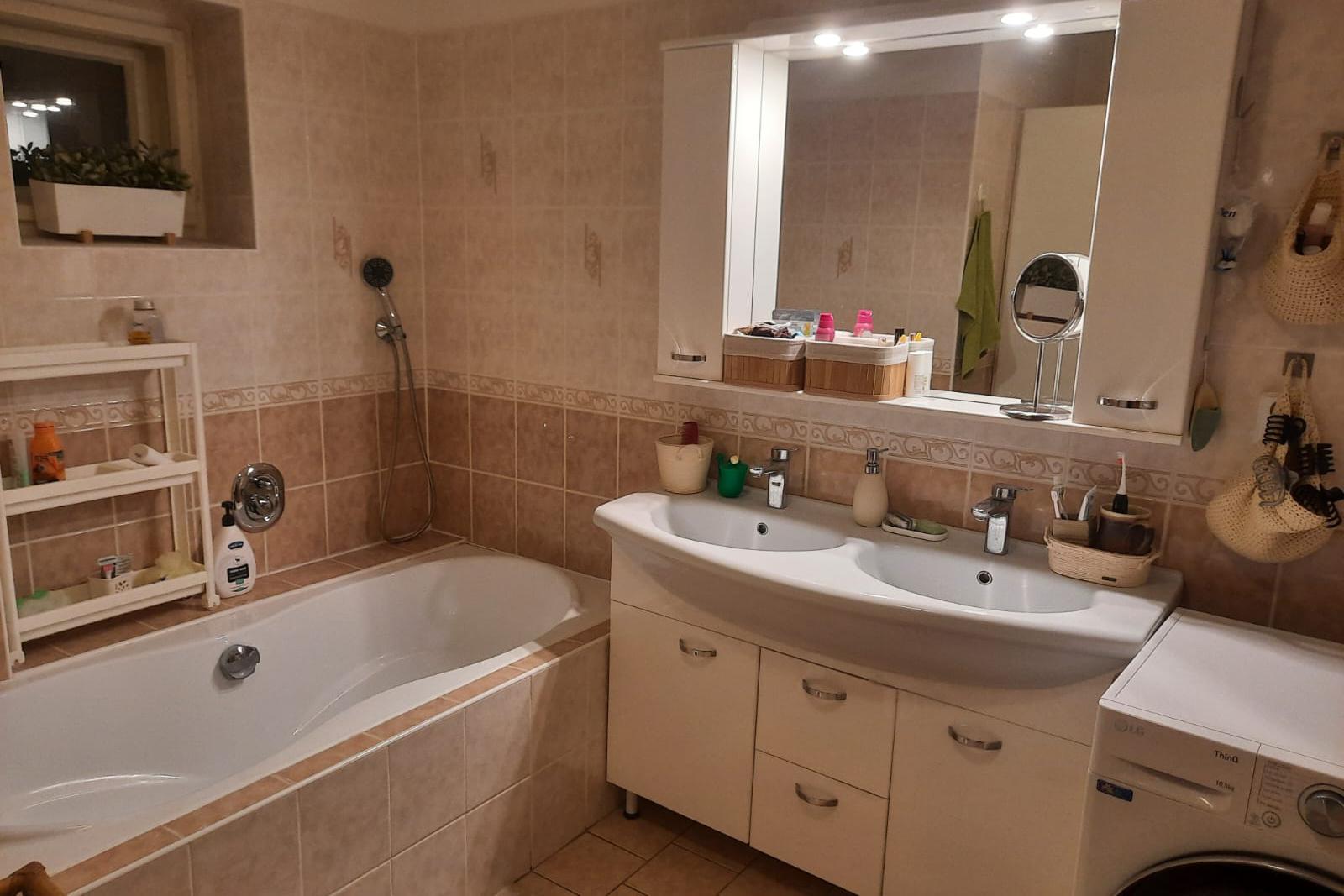 Rodinný dům 5+1+garáž po rekonstrukci, 3 apartmány