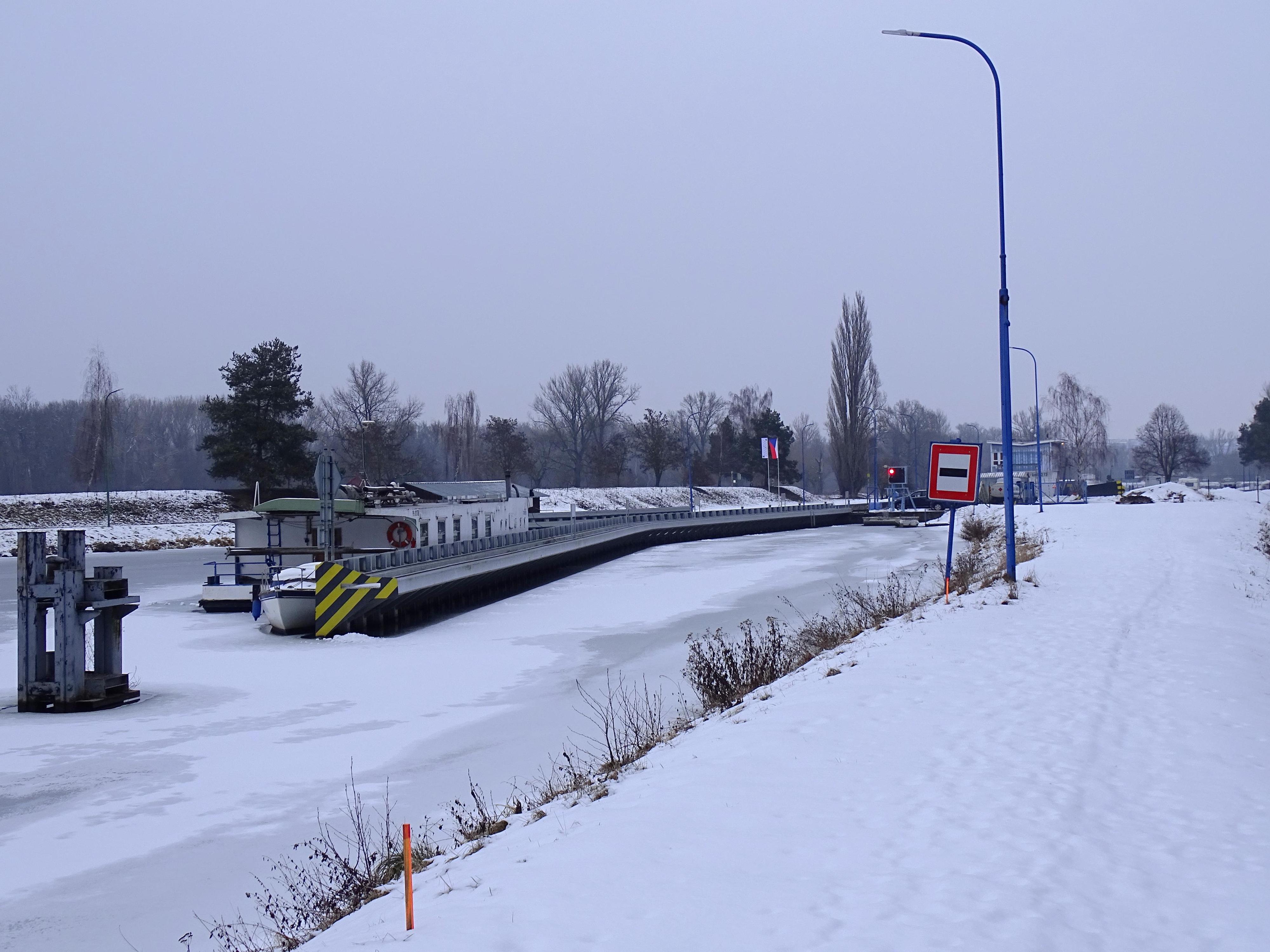 Plavební komora Obříství foto 5
