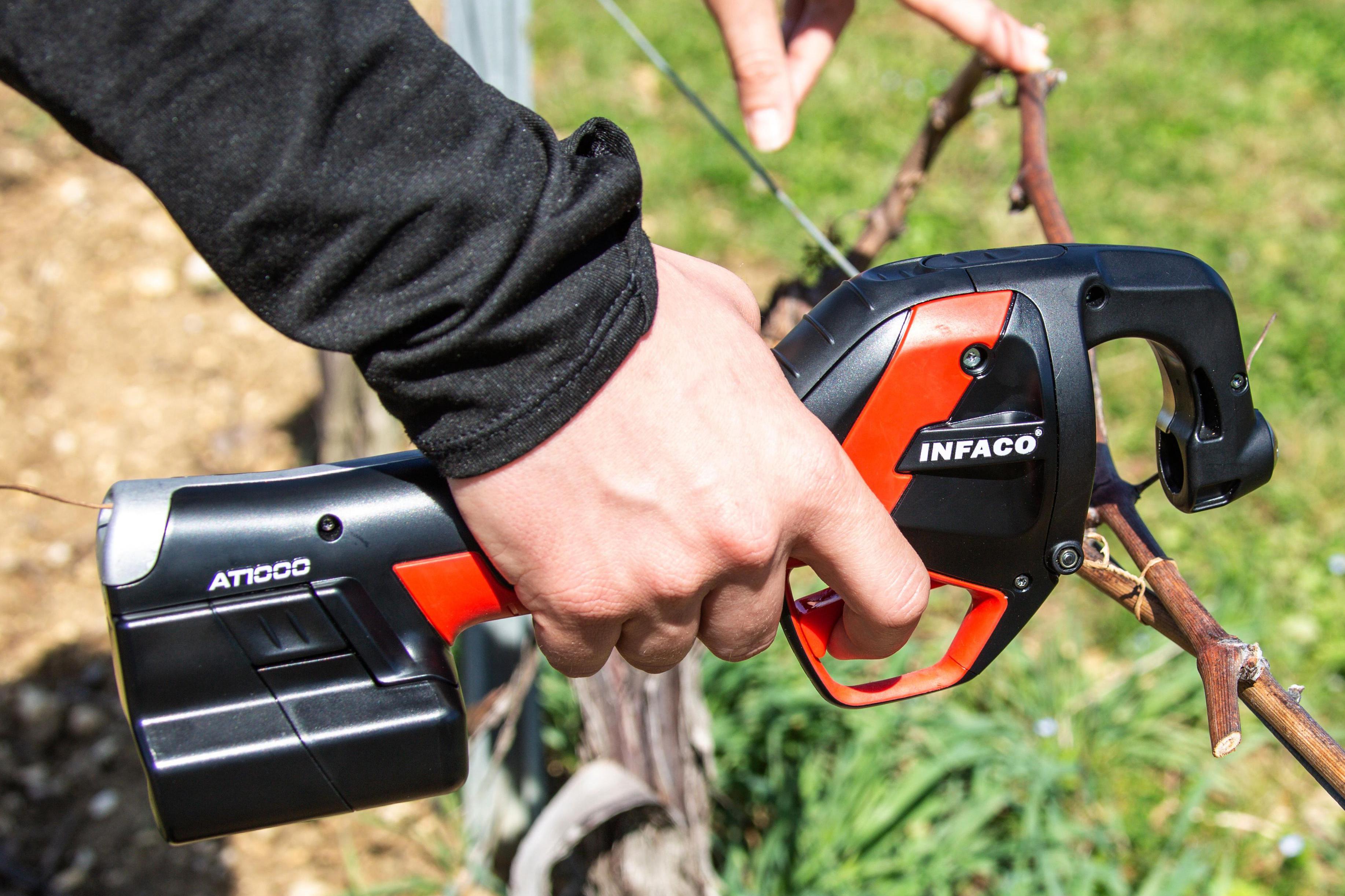 Automatický uvazovač Infaco AT1000