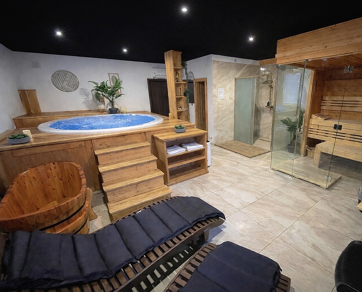 Privátní wellness s vířivkou a saunou