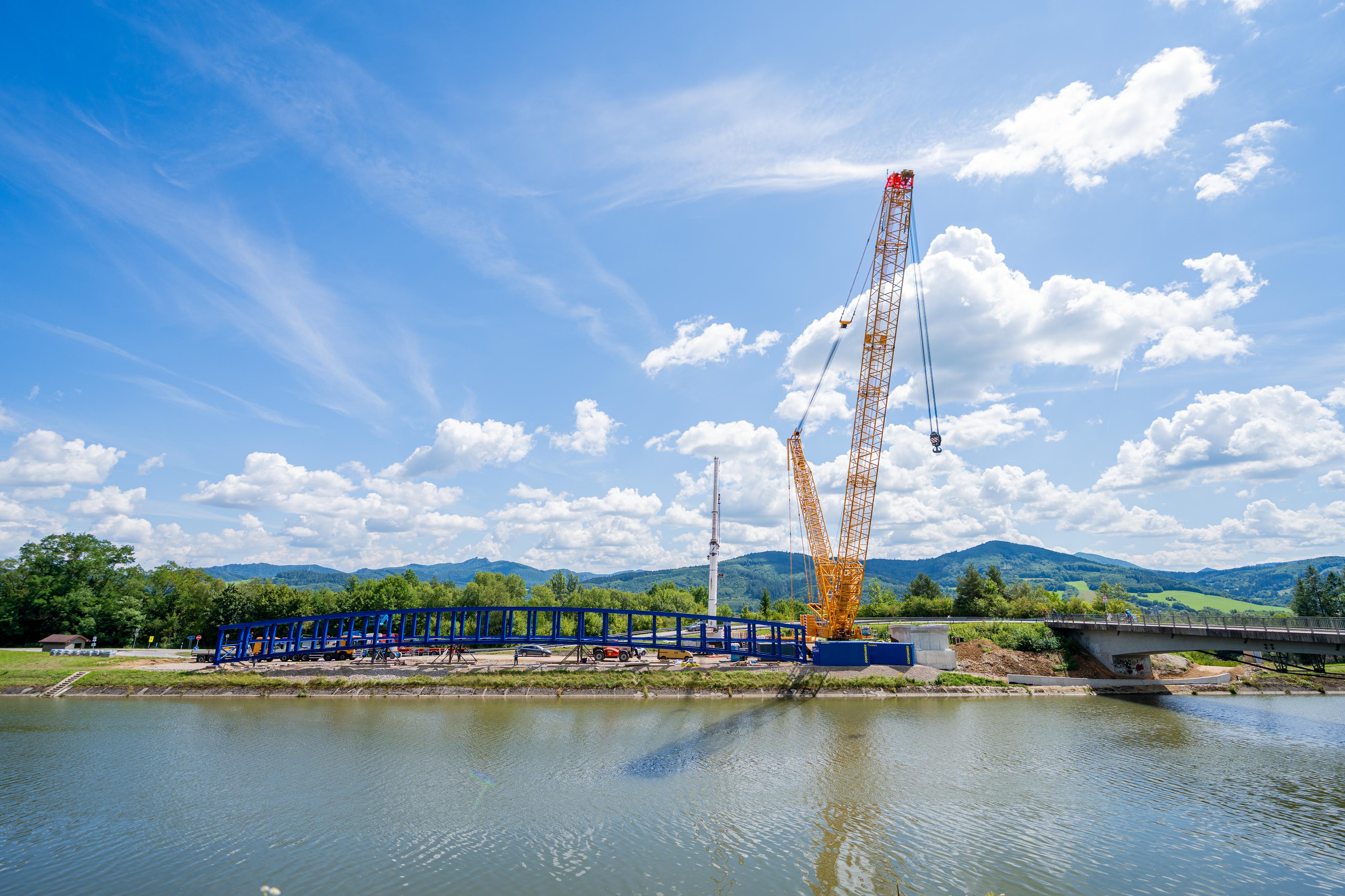 Lift & cranes, s.r.o. foto 5