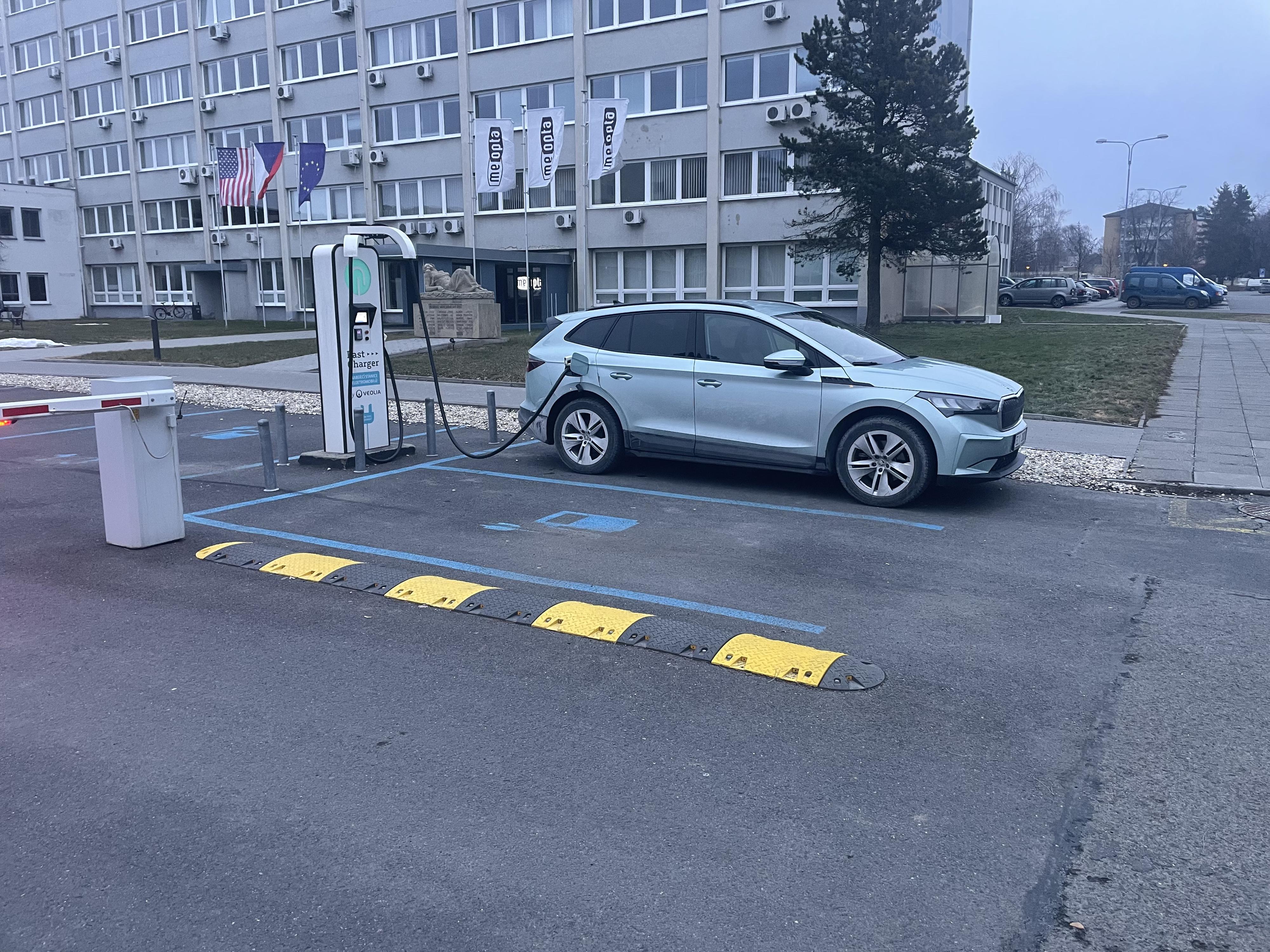 Dobíjecí stanice Polyfazer