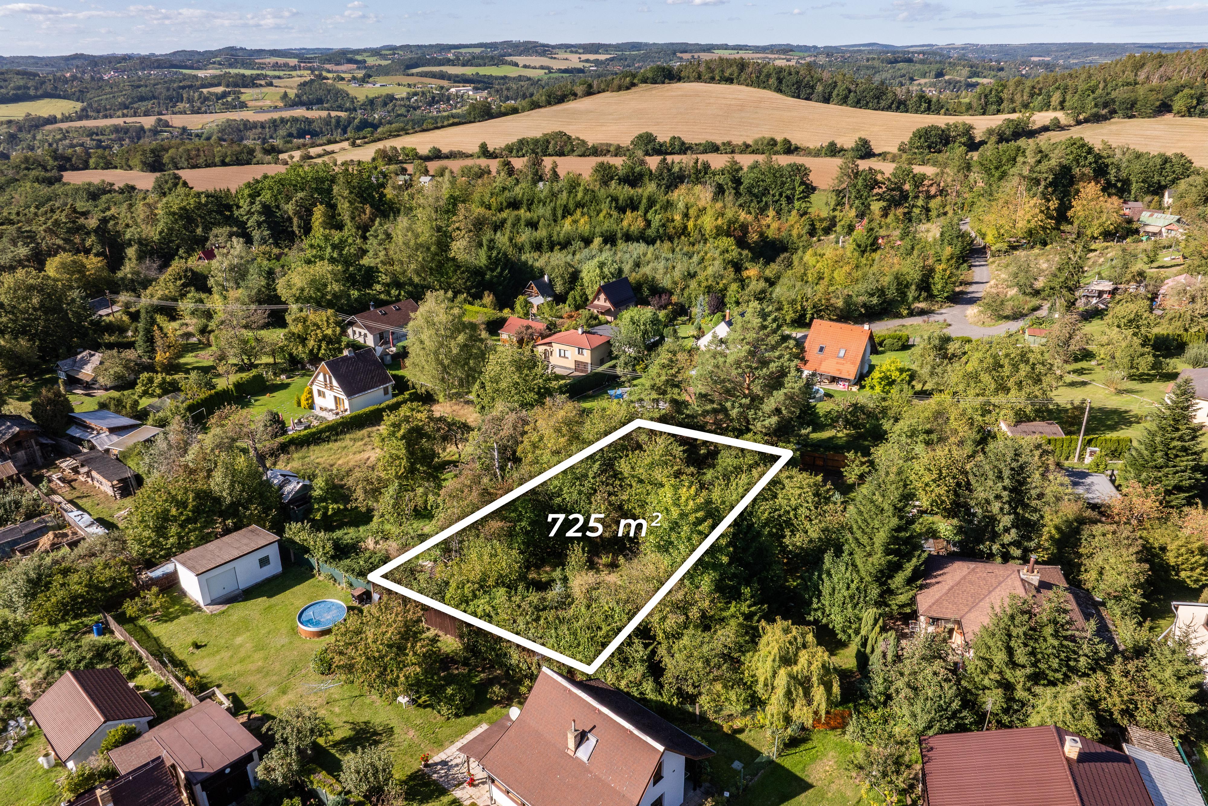 Prodej pěkného stavebního pozemku v Posázaví