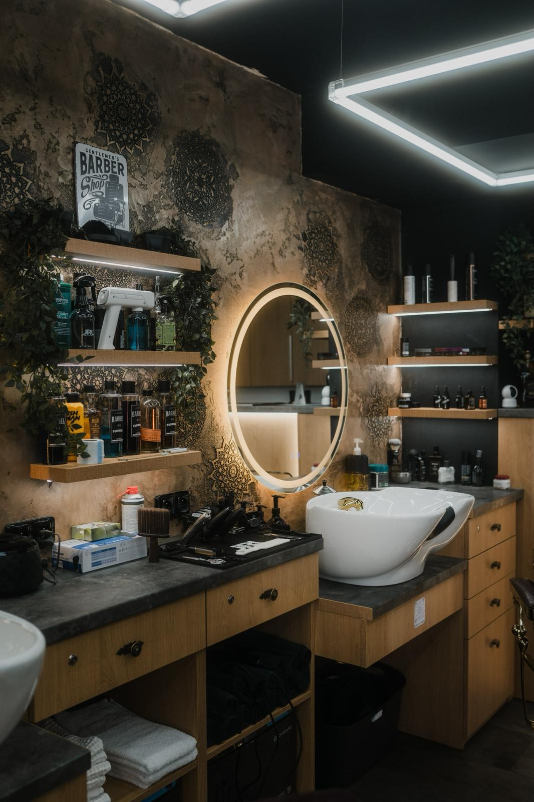 Ranny Cuts Barbershop foto 1