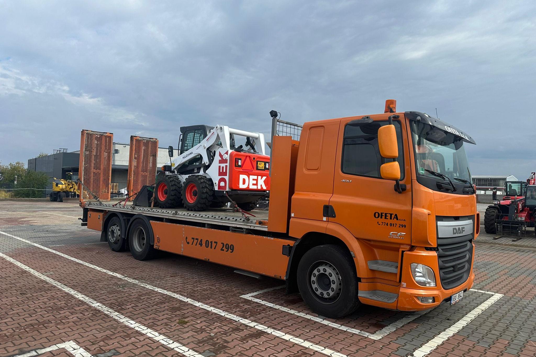 Přeprava smykového nakladače