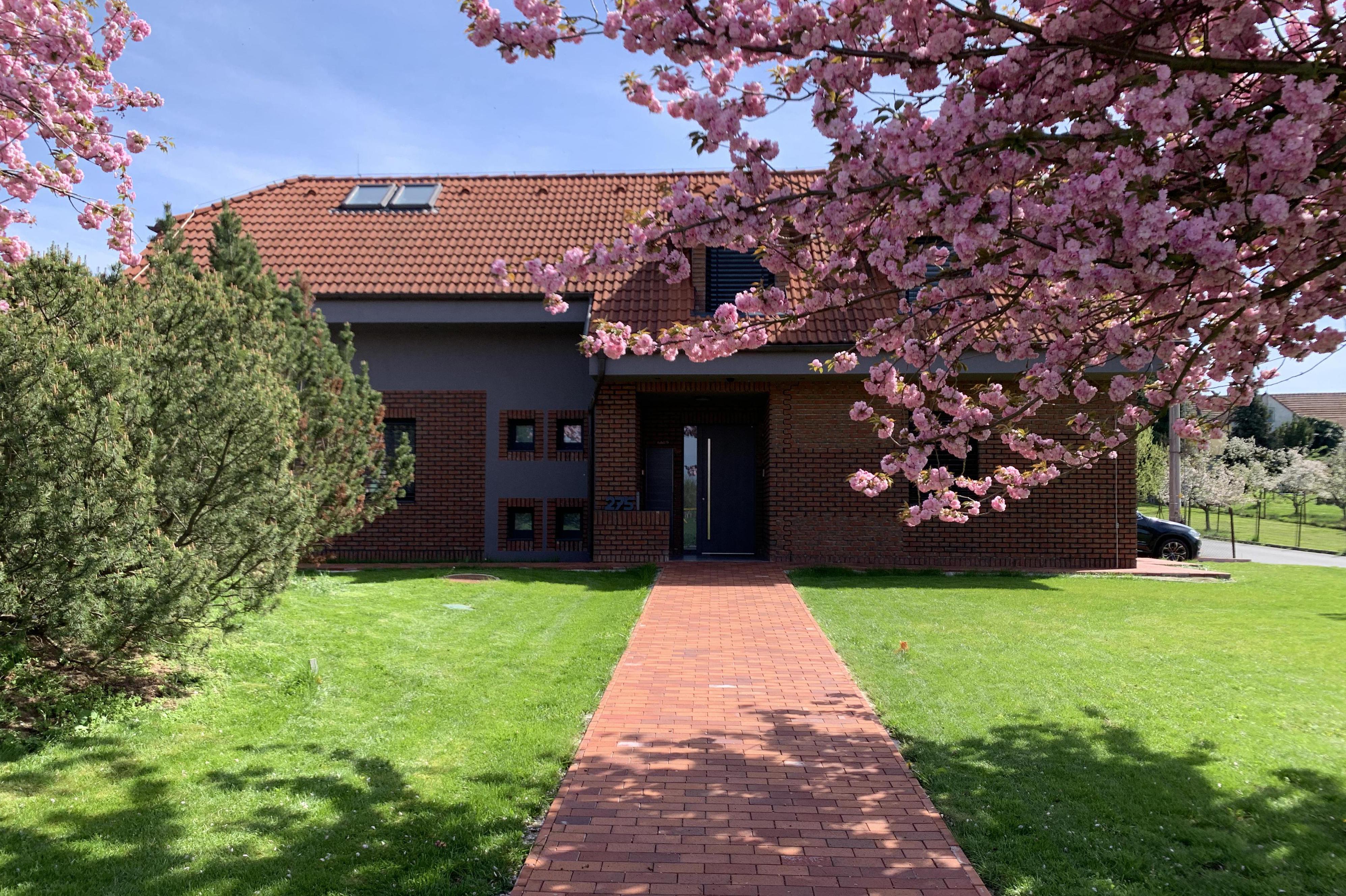 V INVEST GROUP, s.r.o.