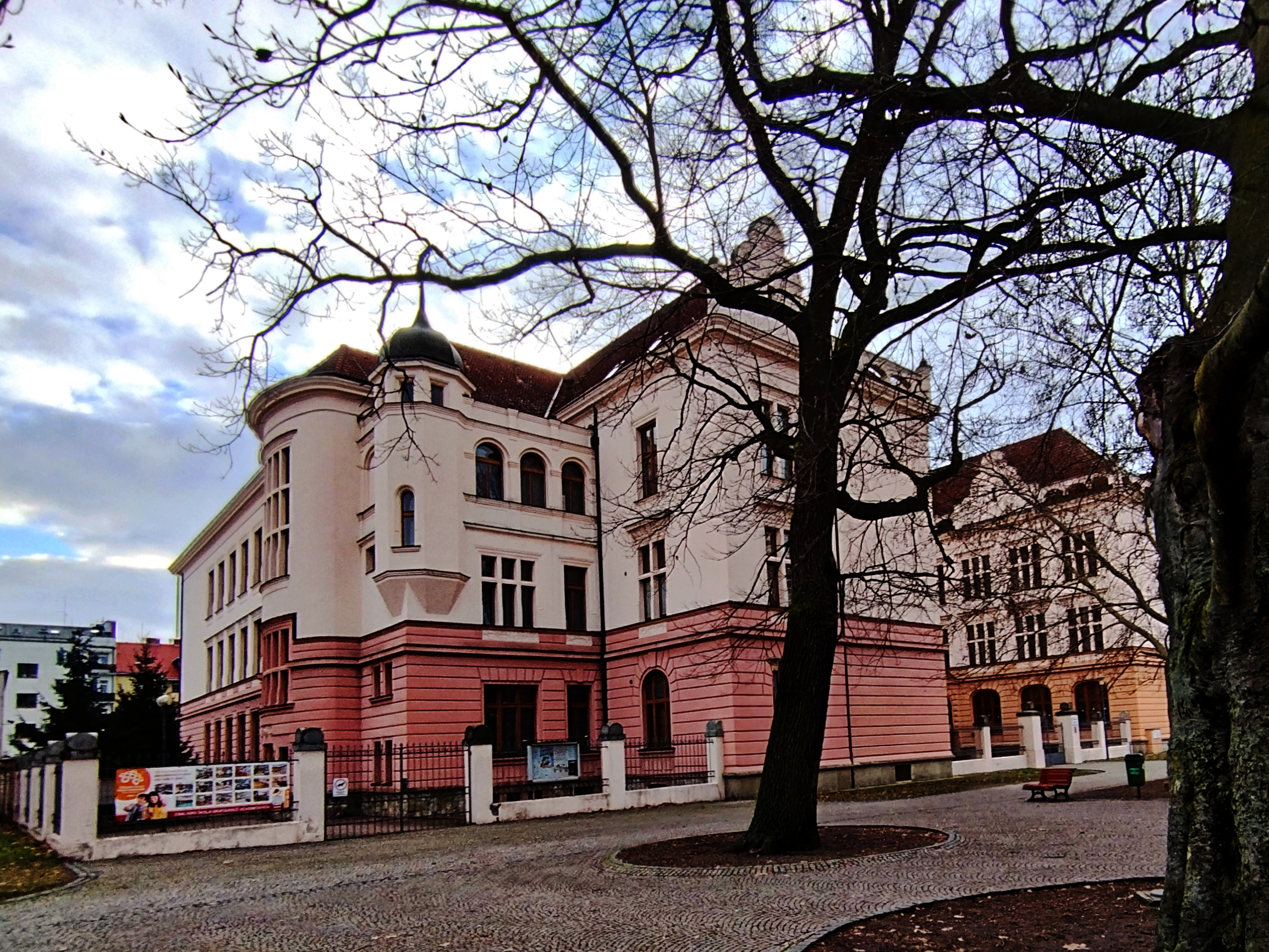 Základní škola Pardubice, Bratranců Veverkových 866 foto 2