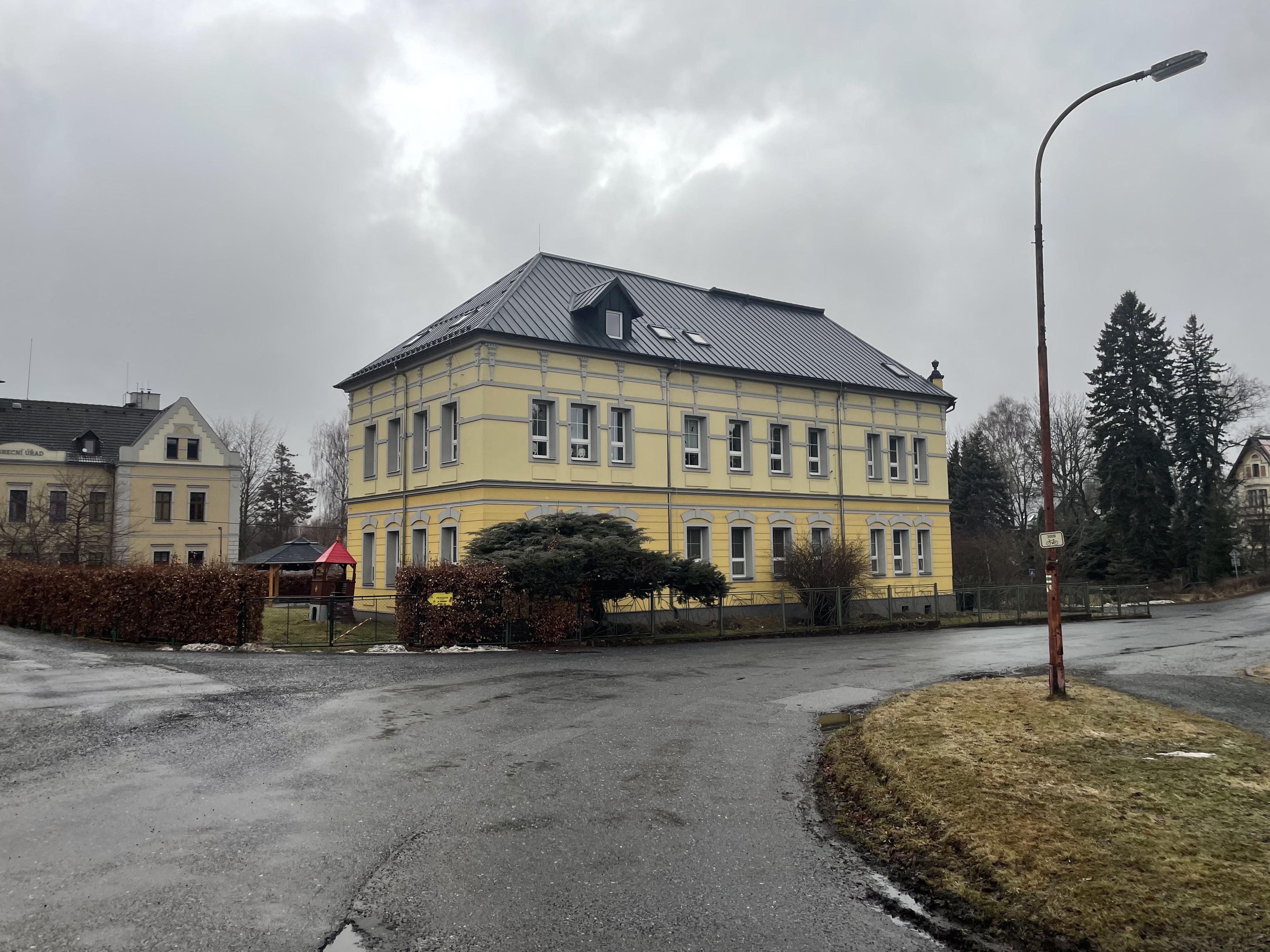 ZŠ a MŠ Jindřichovice pod Smrkem foto 2