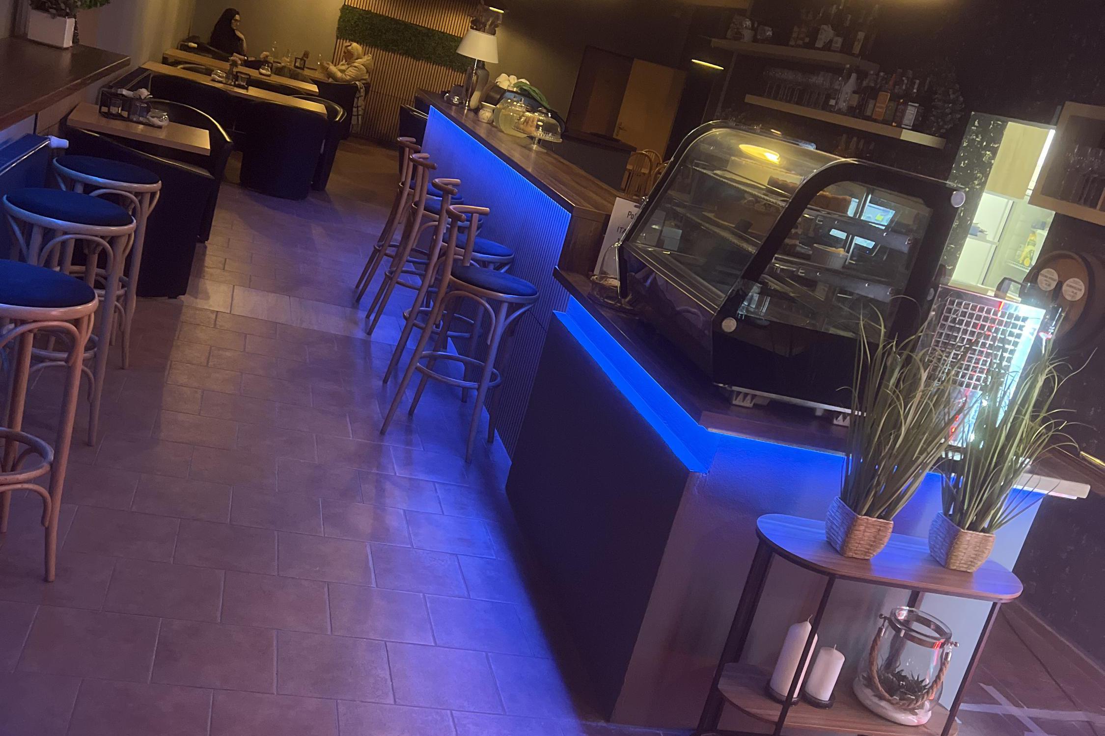 Barney’s Bar&Lounge