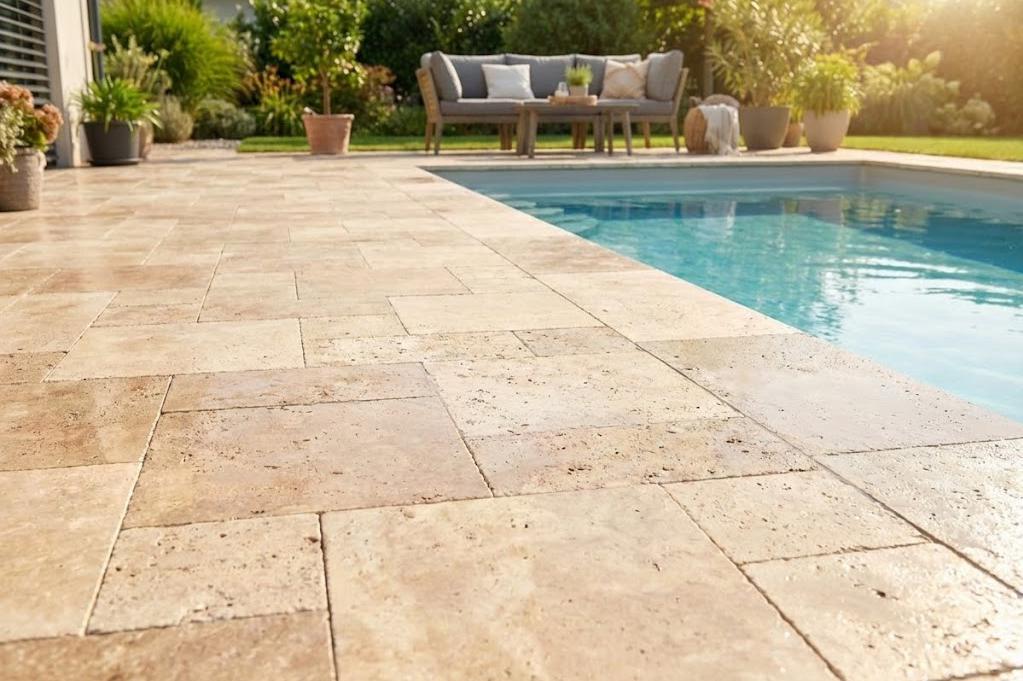 Jak vybrat a položit dlažbu, který v létě nepálí?