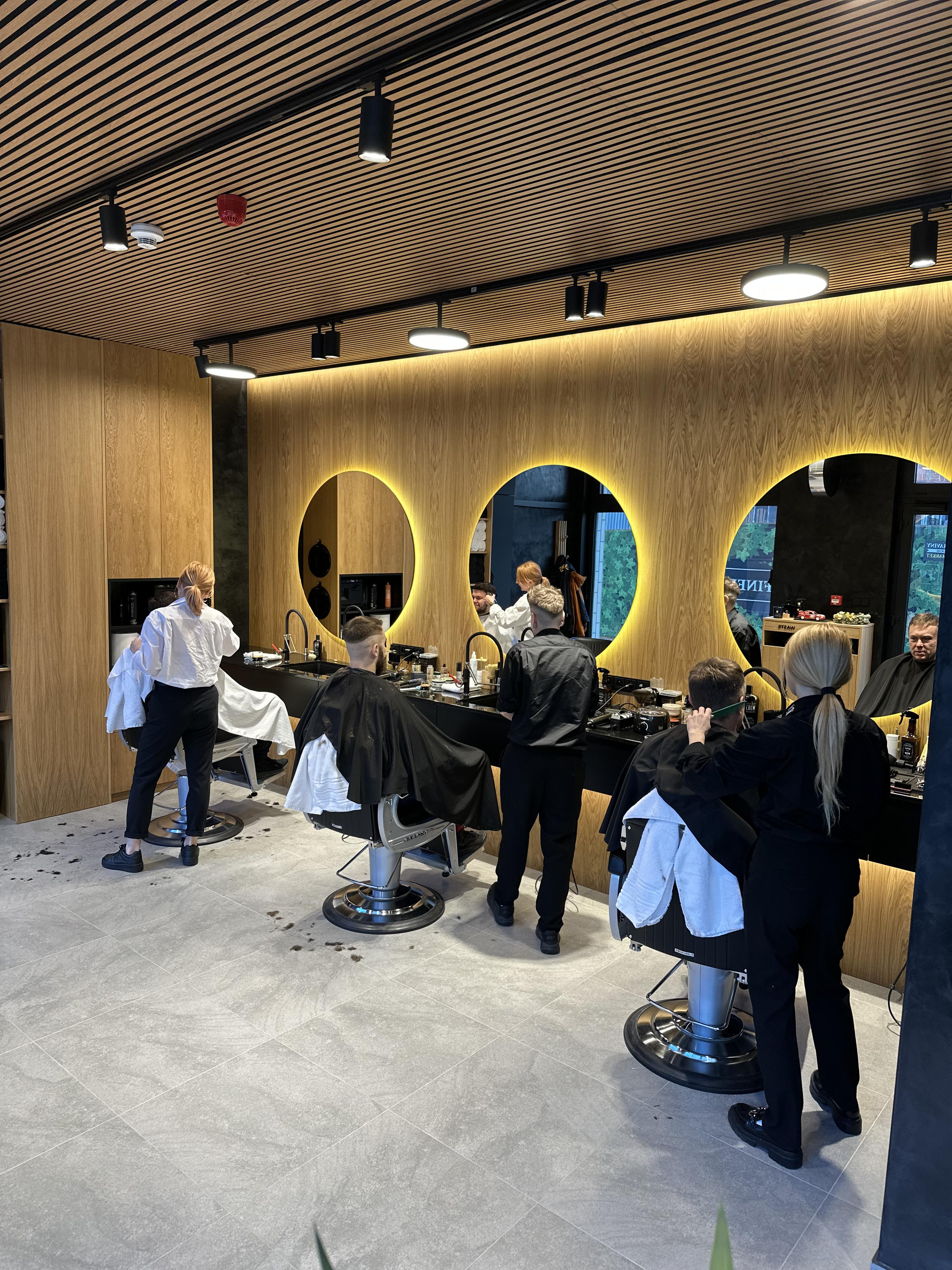 Dokonalý střih vlasů a vousů včetně holení