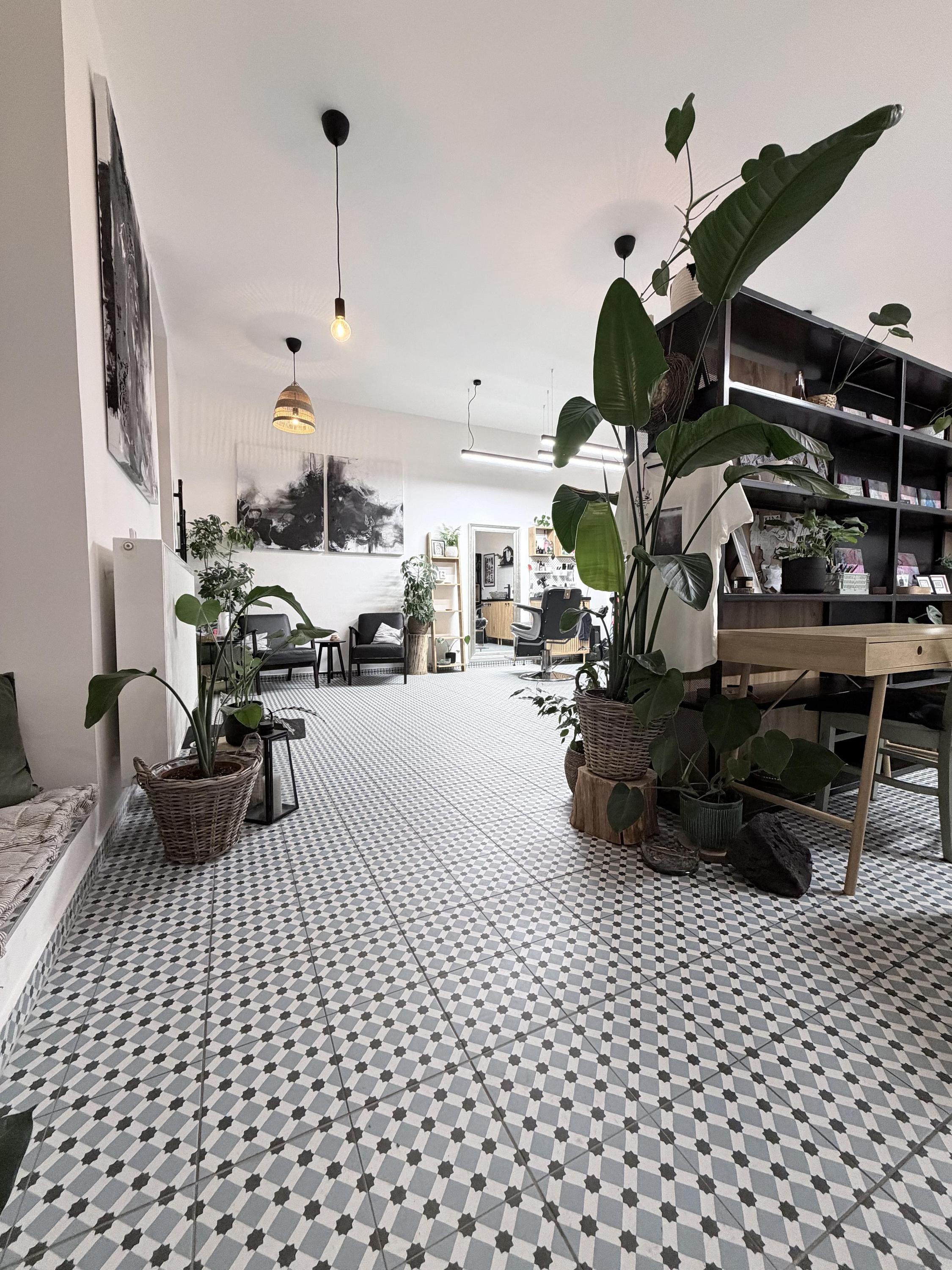 inu studio - holičství & tetování foto 2