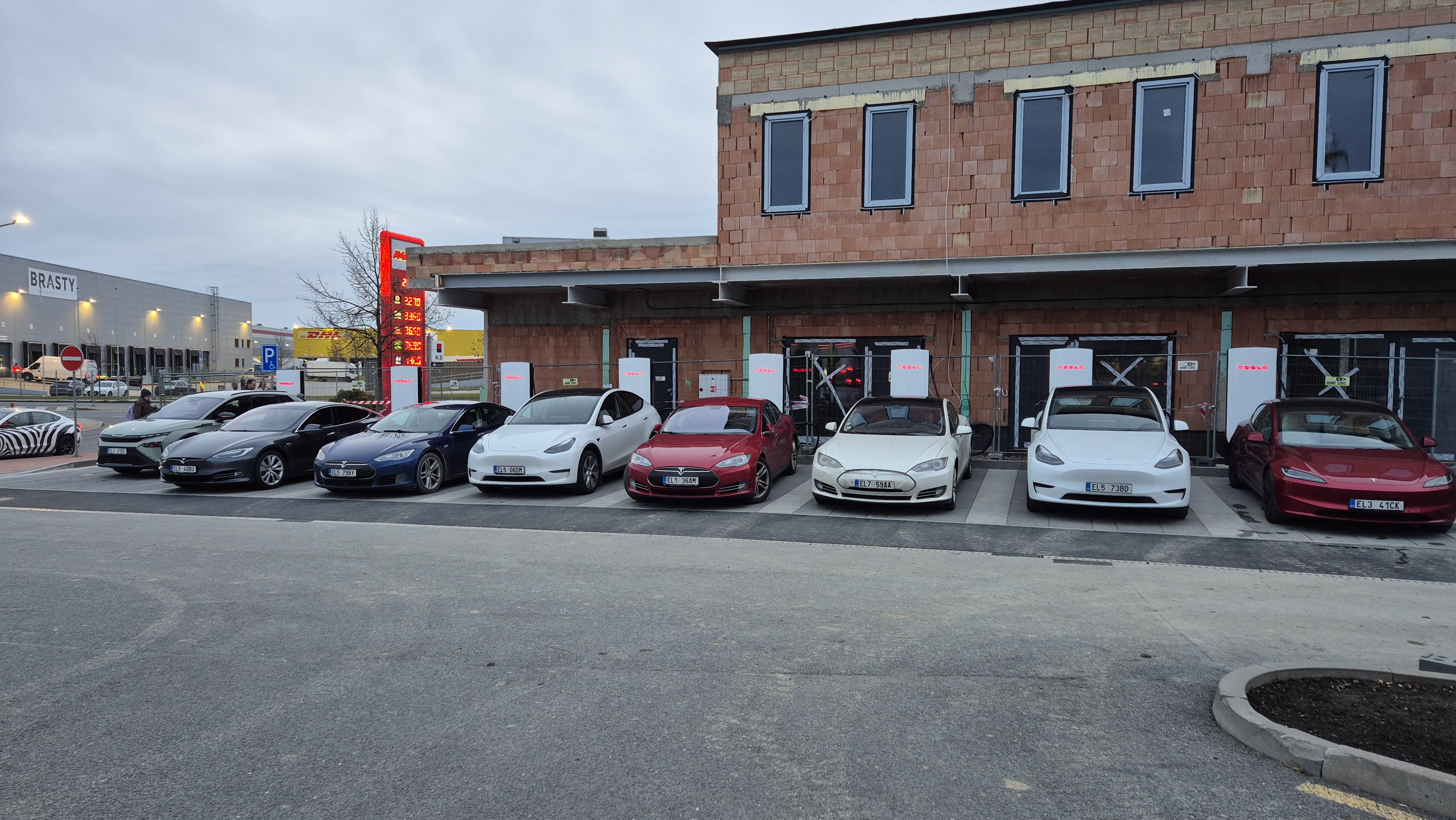 Nabíjecí stanice Tesla supercharger foto 5