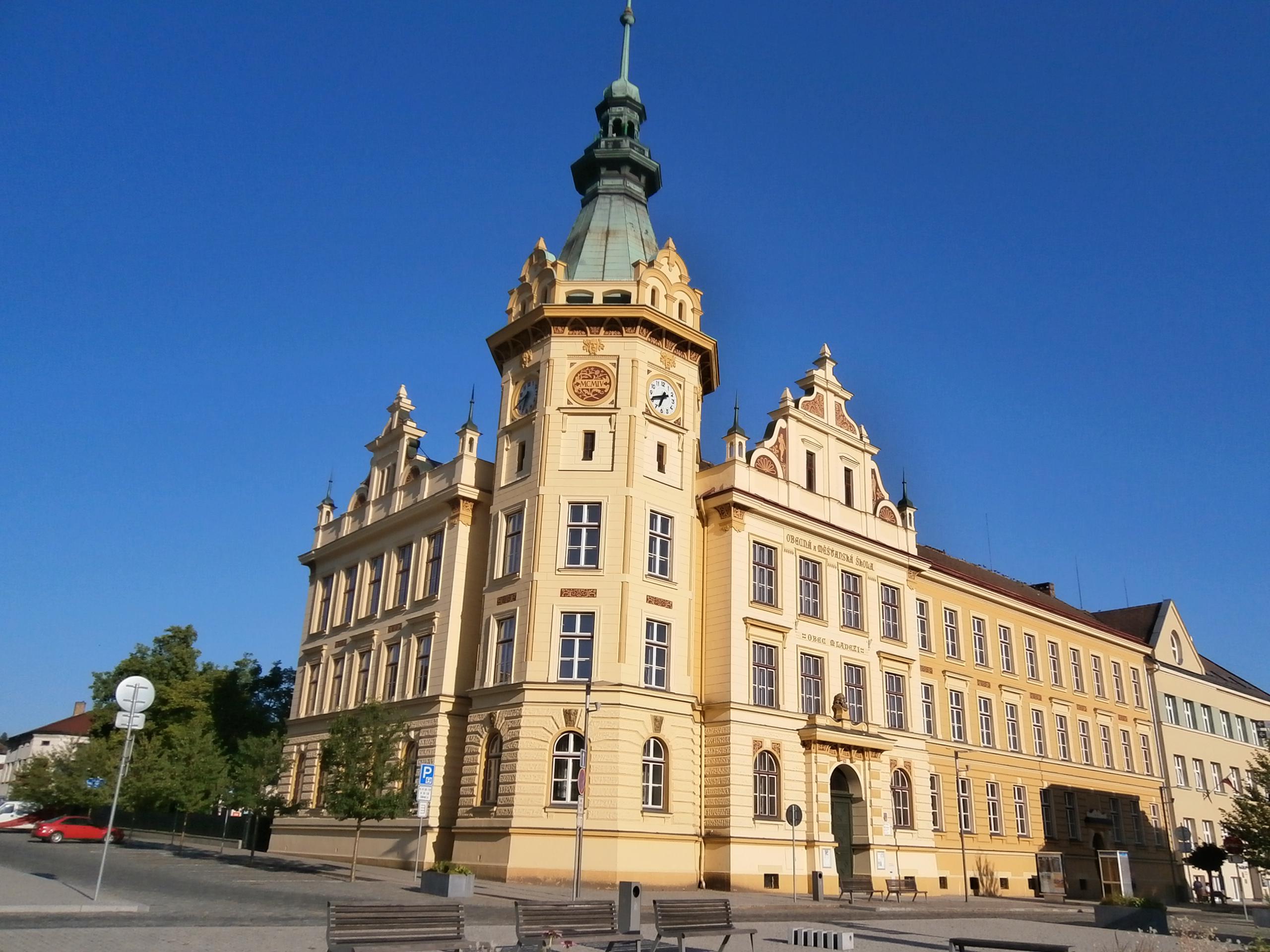 ZŠ a MŠ Hronov, nám. Čs. armády foto 4