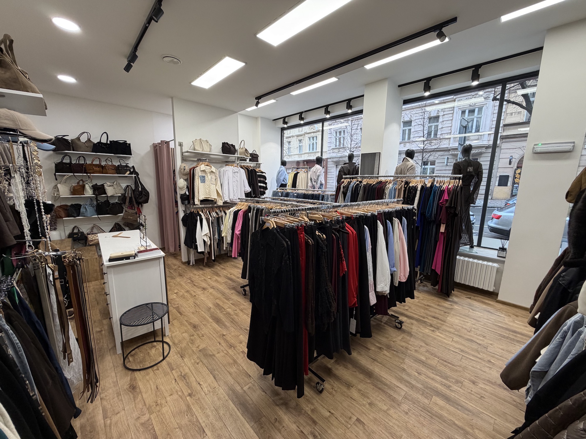 ITALSKÁ3 boutique foto 3