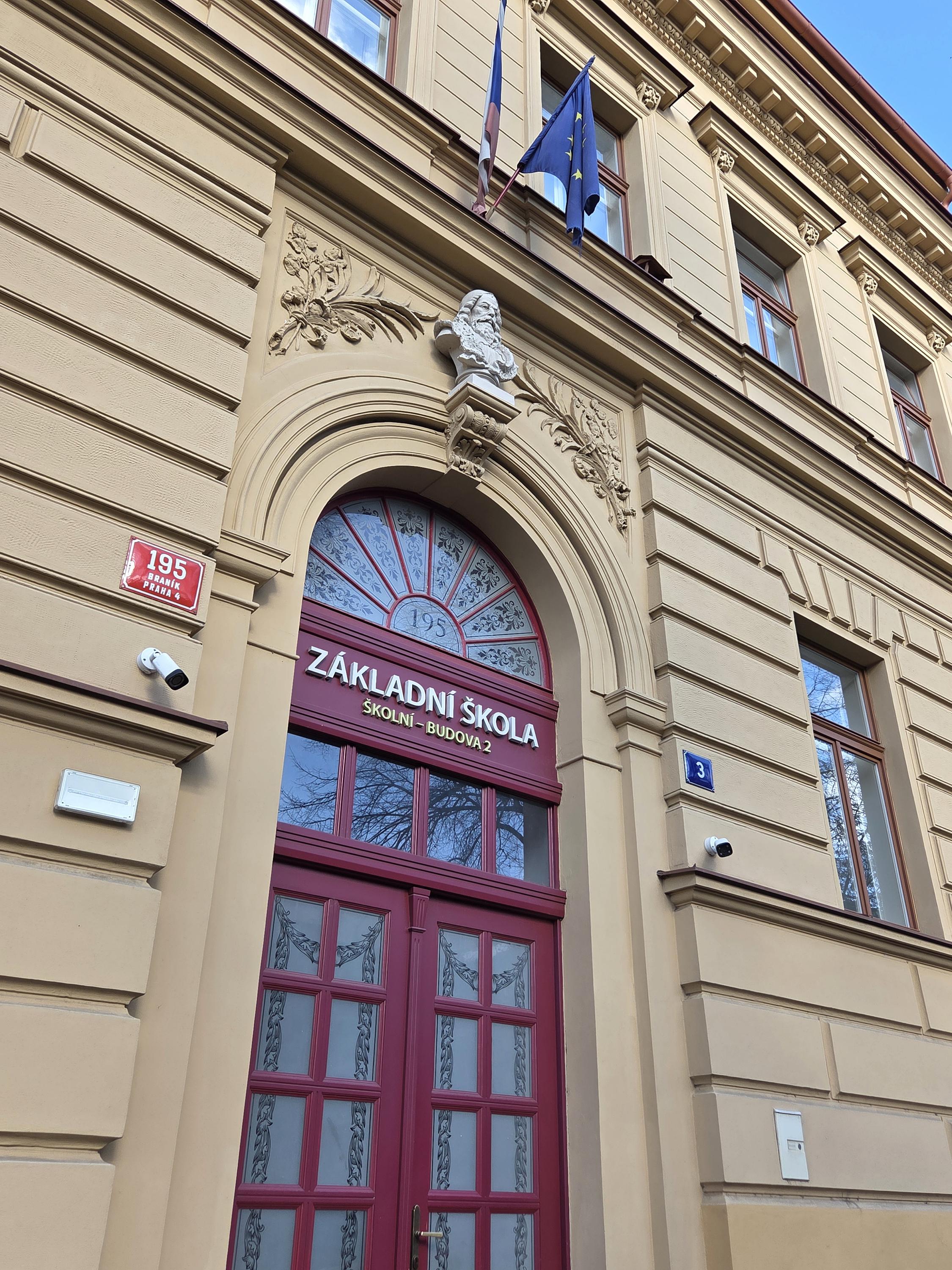 ZŠ Praha 4, Školní foto 2