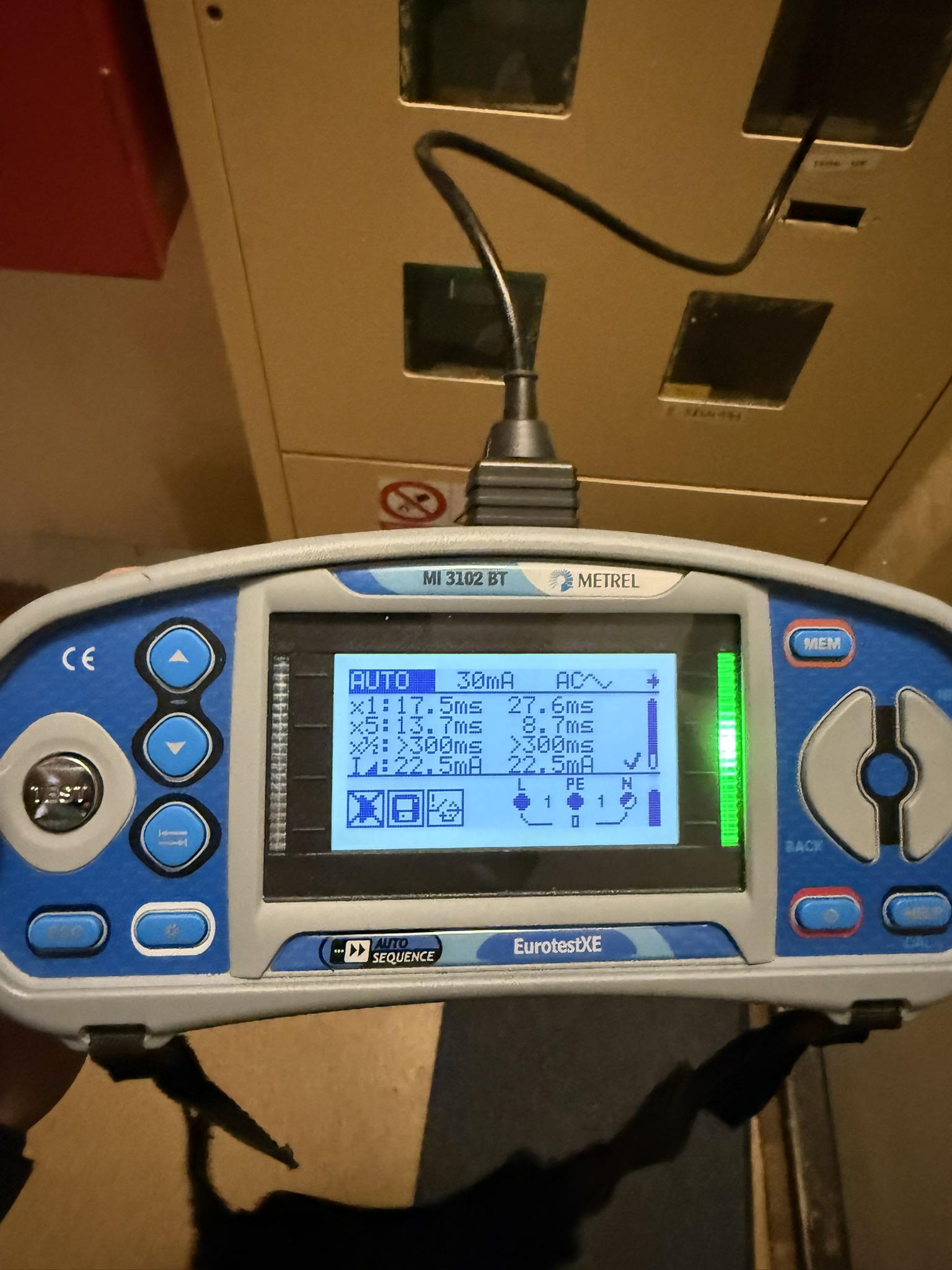 Revizní technik Milan Miklovič - elektro revize foto 5