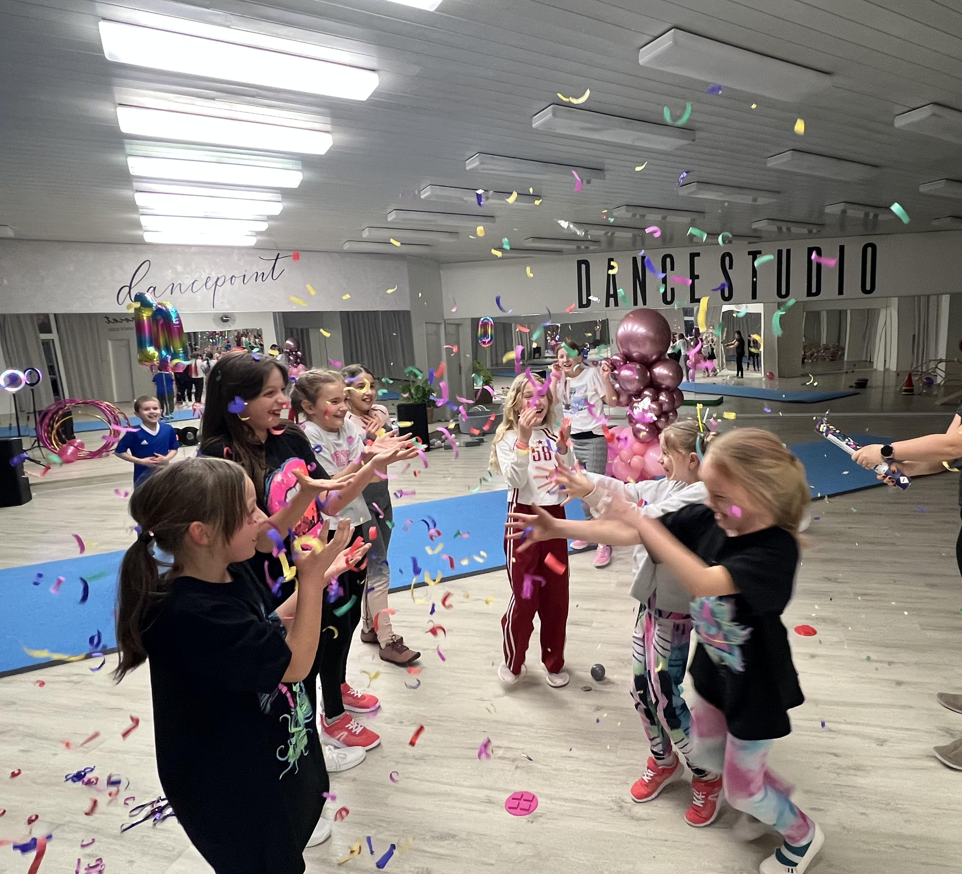 Dívčí narozeninové oslavy s tancem