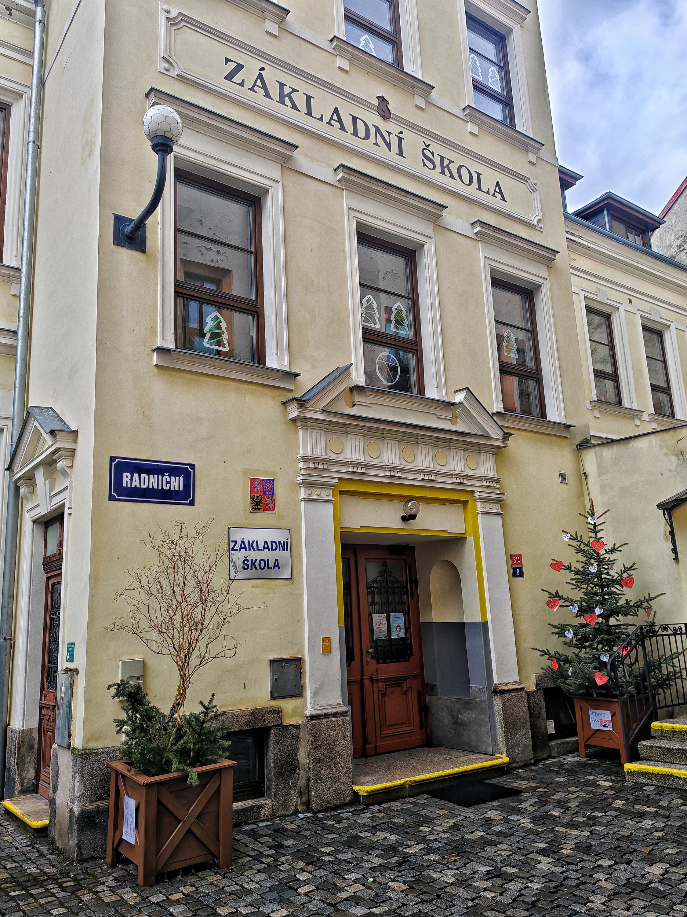 ZŠ Loket, Radniční foto 2