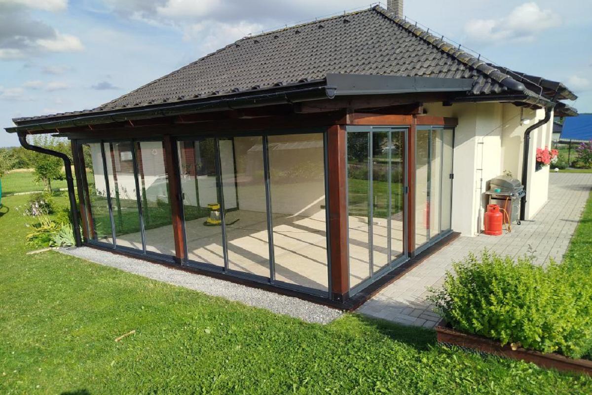 Zasklívaní balkónů - Dominik Luzar