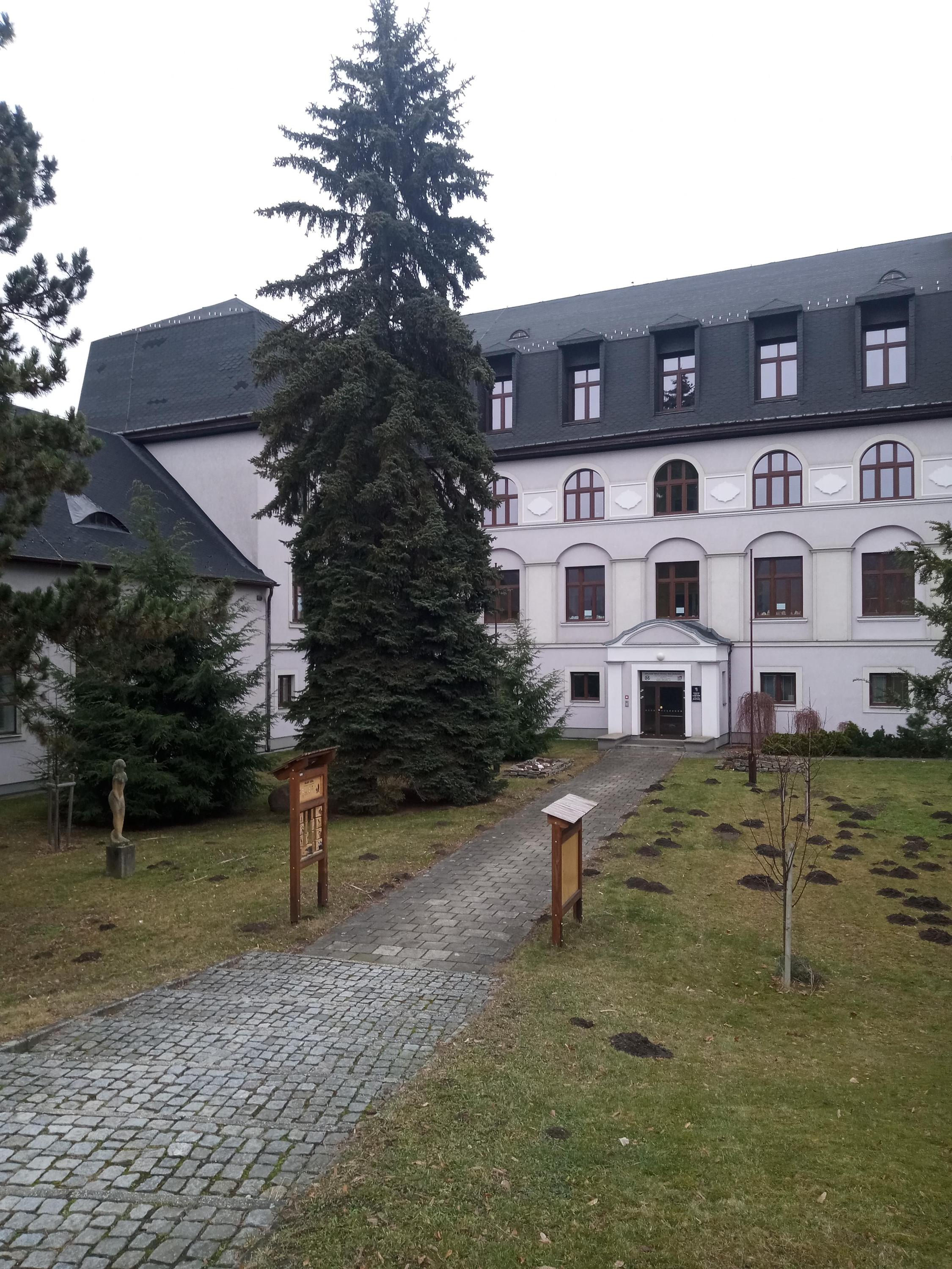 ZŠ Hradec nad Moravicí, Opavská foto 3