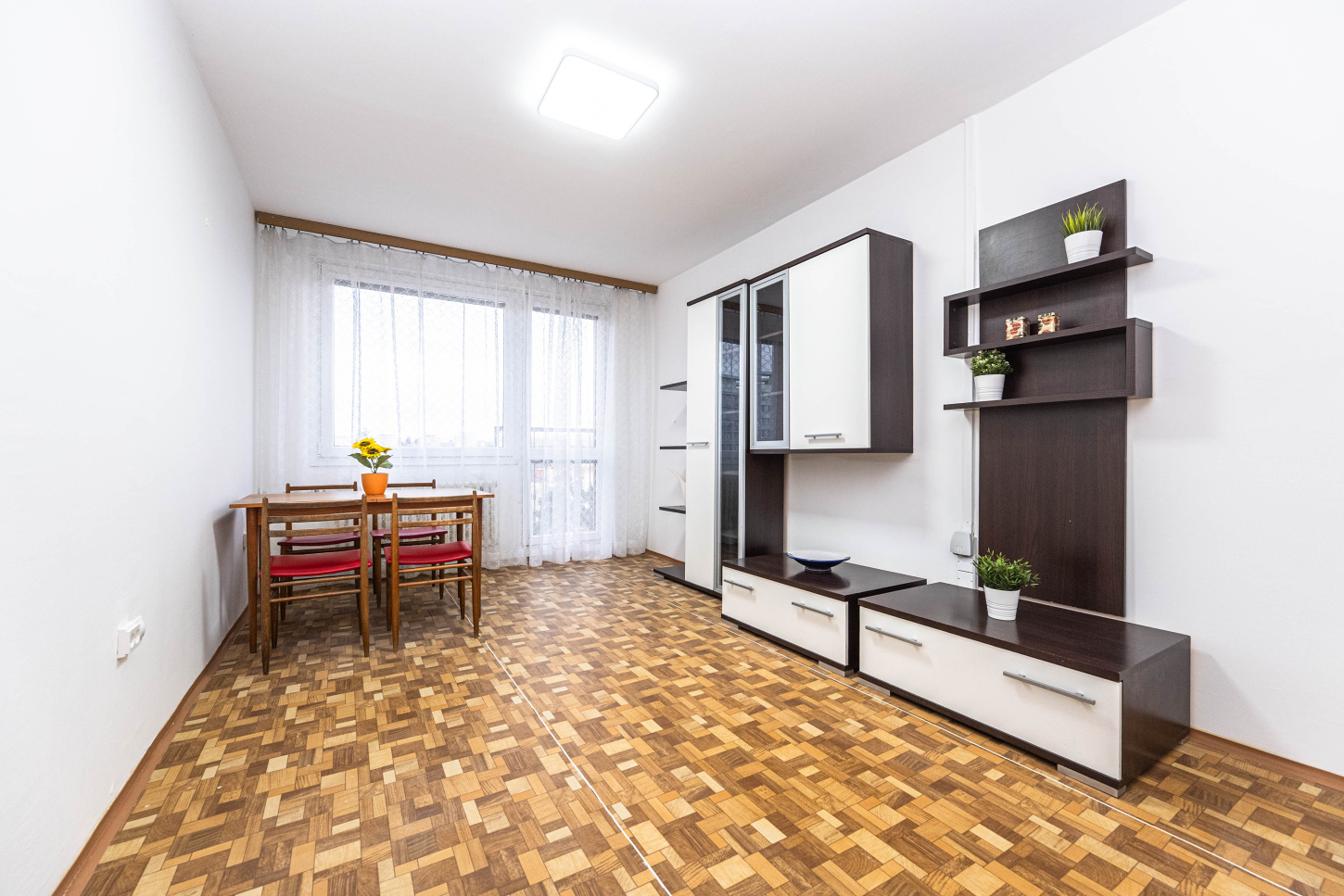 Nájem bytu 2+KK, Kaňkovského, Praha Kobylisy