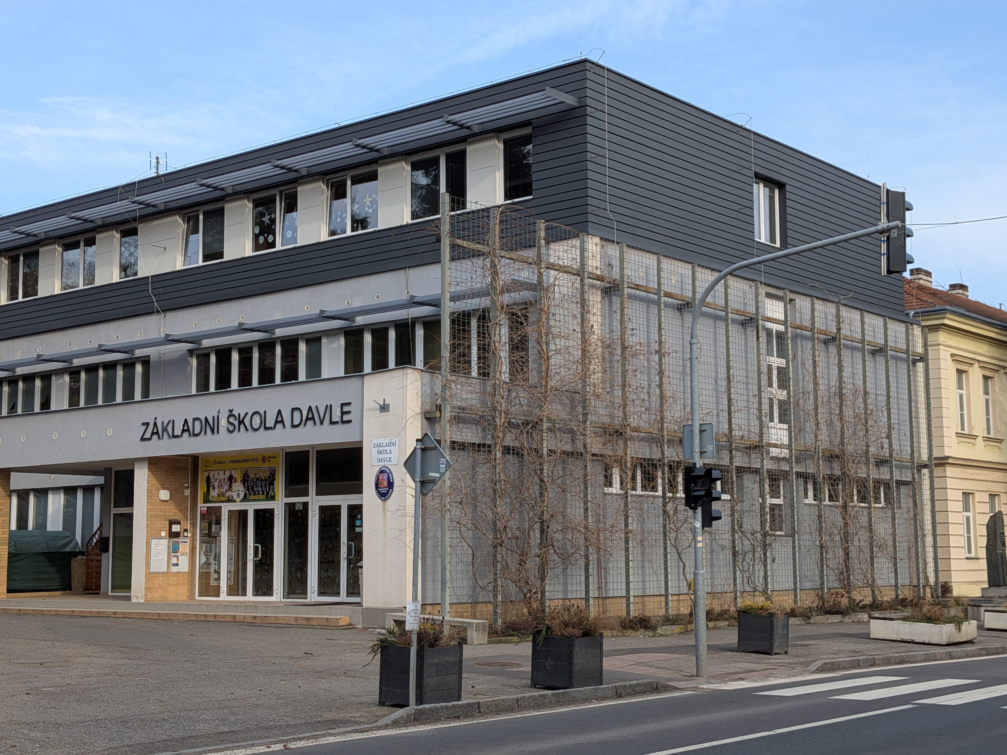 ZŠ Davle, Školní