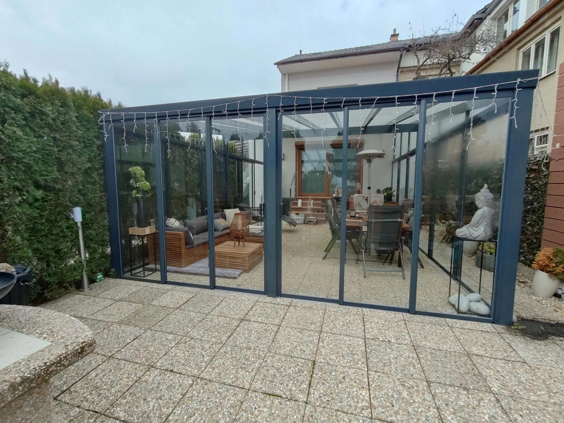 Zasklení lodžií, teras a pergol