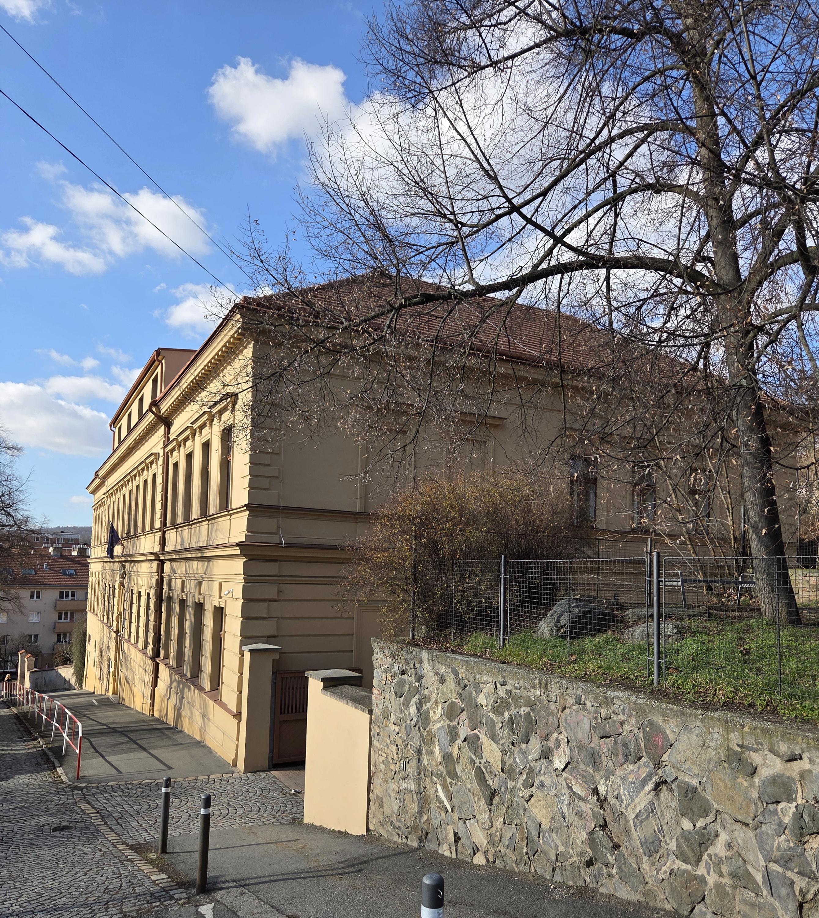 ZŠ Praha 4, Školní foto 1