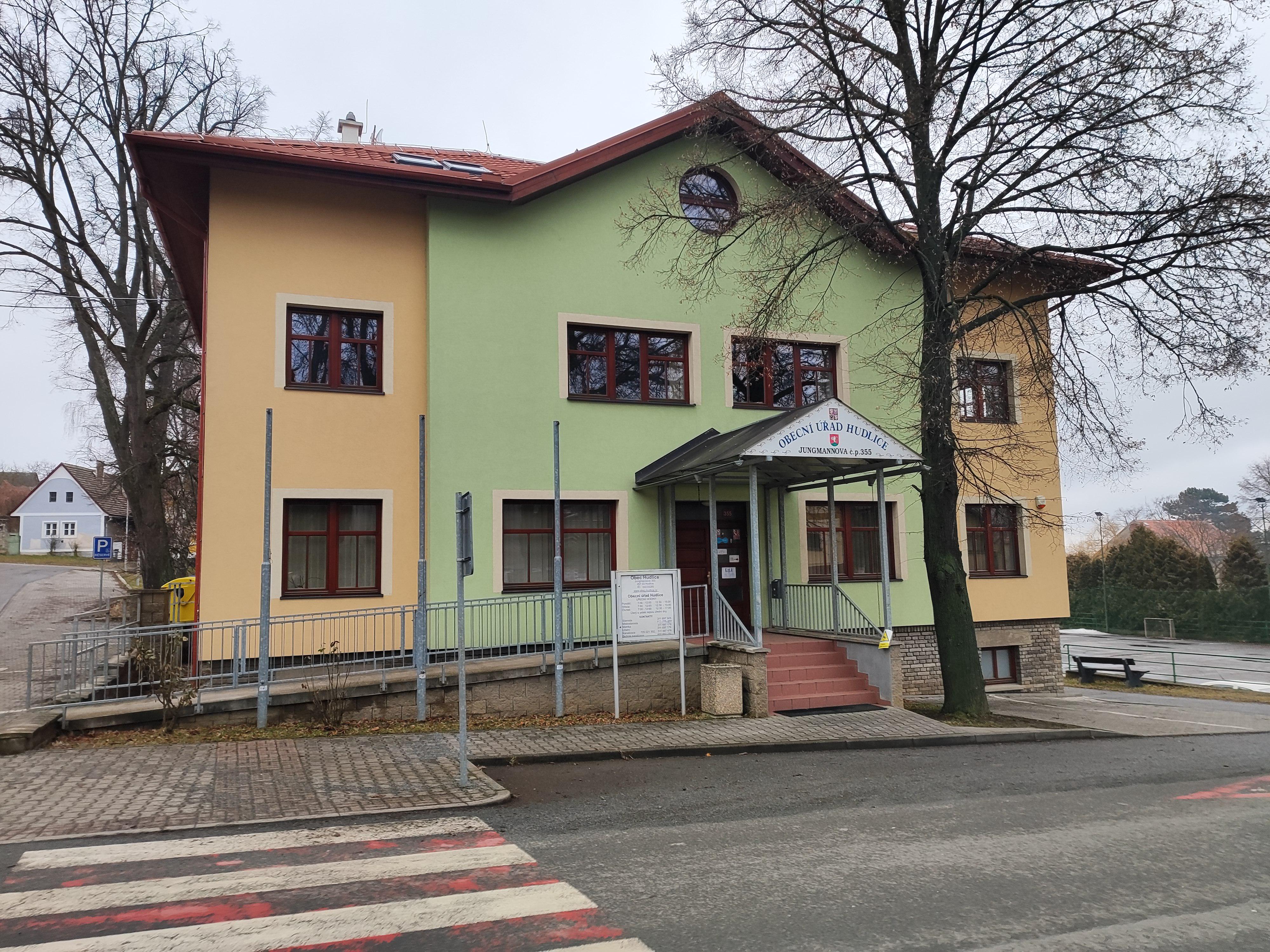 Hudlice - obecní úřad foto 3