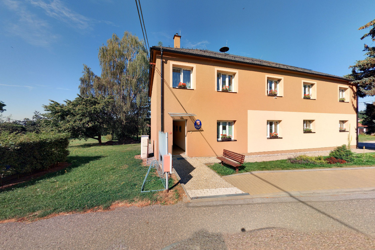 Doubravice - obecní úřad foto 2