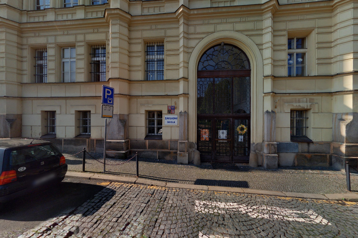 Restaurace America ,,POD VĚŽÍ"